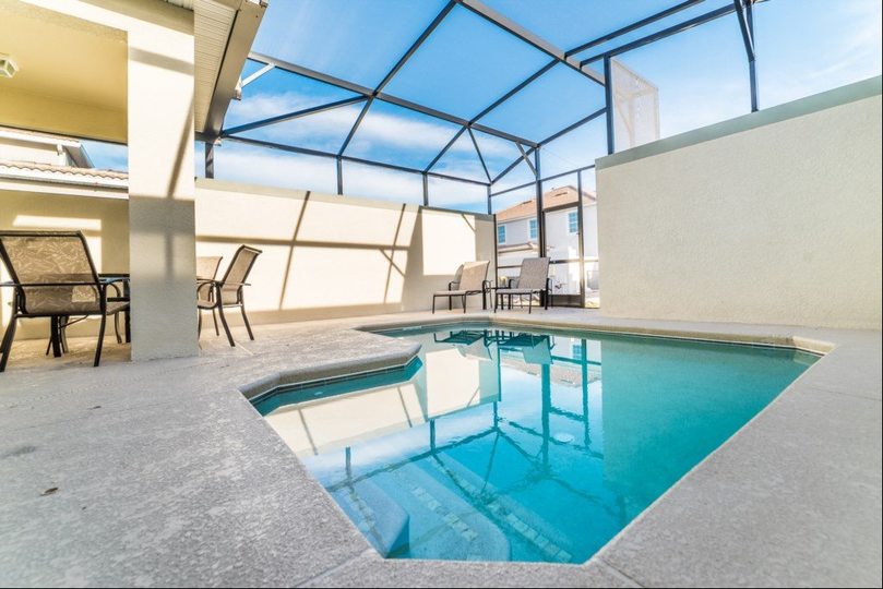 Skrivnost uživanja v vaši počitniški hiši z zasebnim bazenom v letovišču Storey Lake, Townhome Orlando 1834