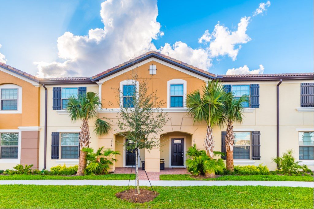 Končno lahko vi in vaša družina najamete luksuzno hišo v Windsorju v letovišču Westside z zasebnim bazenom, Townhome Orlando 1843