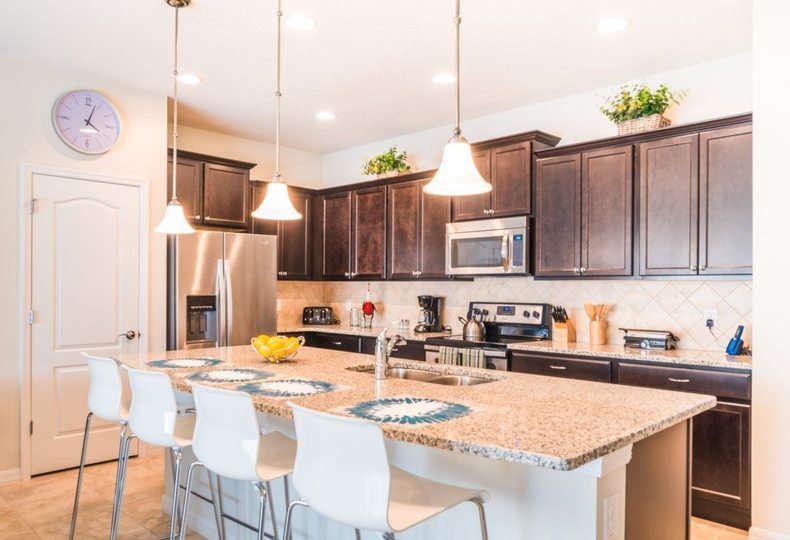 Končno lahko vi in vaša družina najamete luksuzno hišo v Windsorju v letovišču Westside z zasebnim bazenom, Townhome Orlando 1843