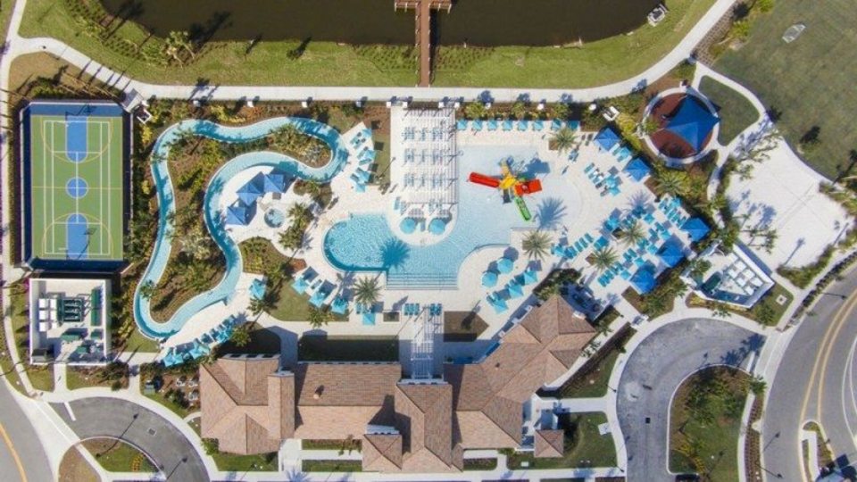 Končno lahko vi in vaša družina najamete luksuzno hišo v Windsorju v letovišču Westside z zasebnim bazenom, Townhome Orlando 1843