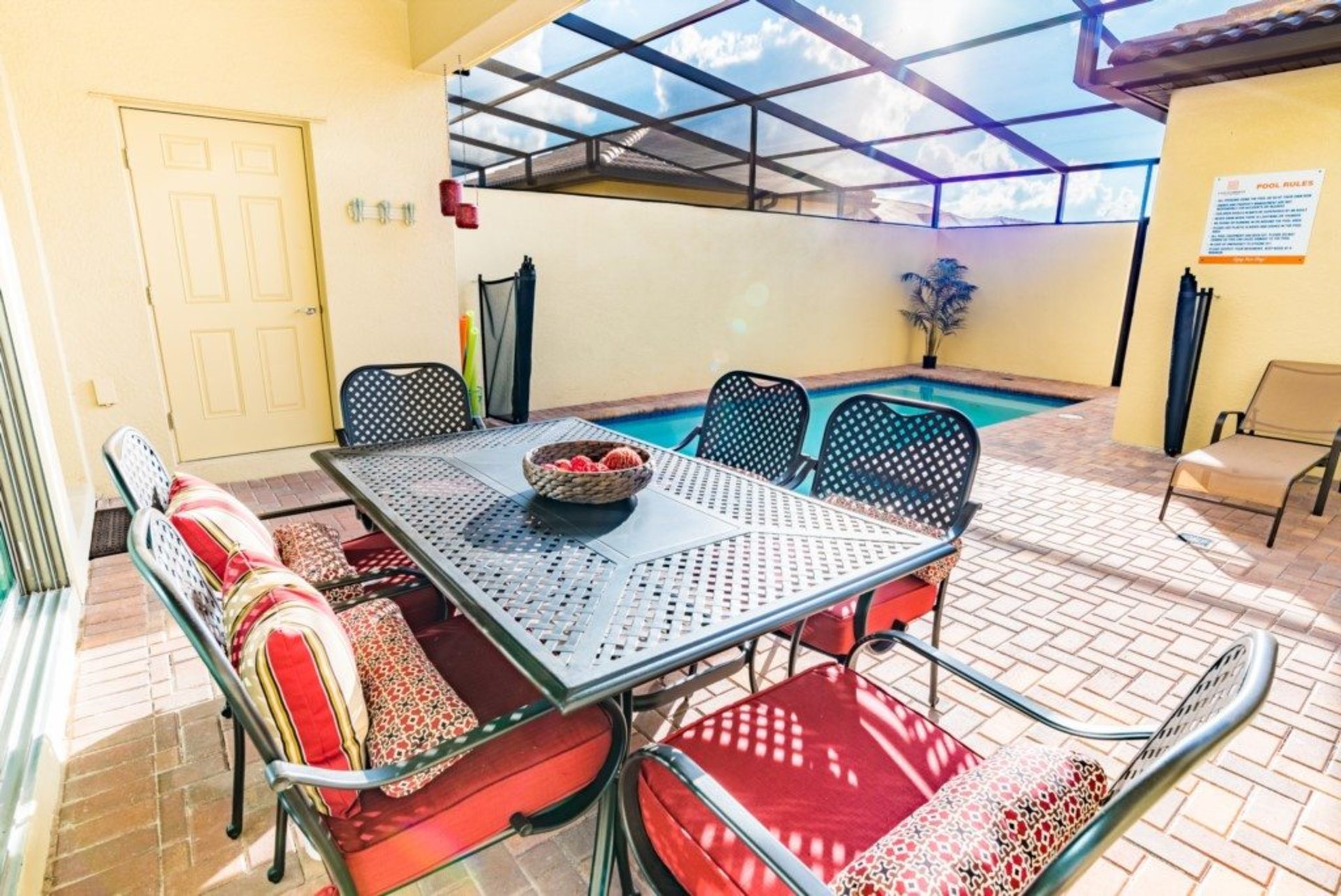 Končno lahko vi in vaša družina najamete luksuzno hišo v Windsorju v letovišču Westside z zasebnim bazenom, Townhome Orlando 1843