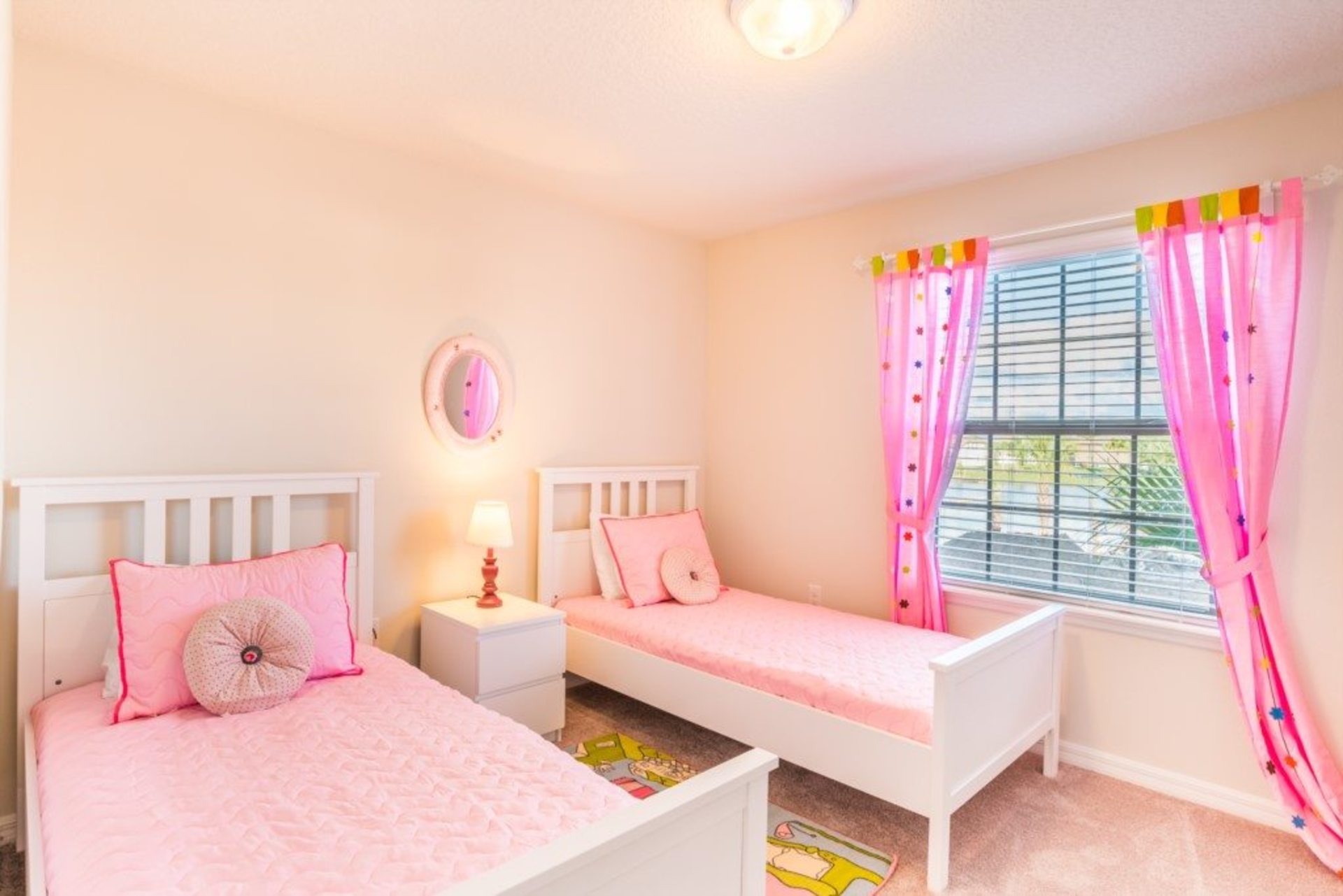 Končno lahko vi in vaša družina najamete luksuzno hišo v Windsorju v letovišču Westside z zasebnim bazenom, Townhome Orlando 1843