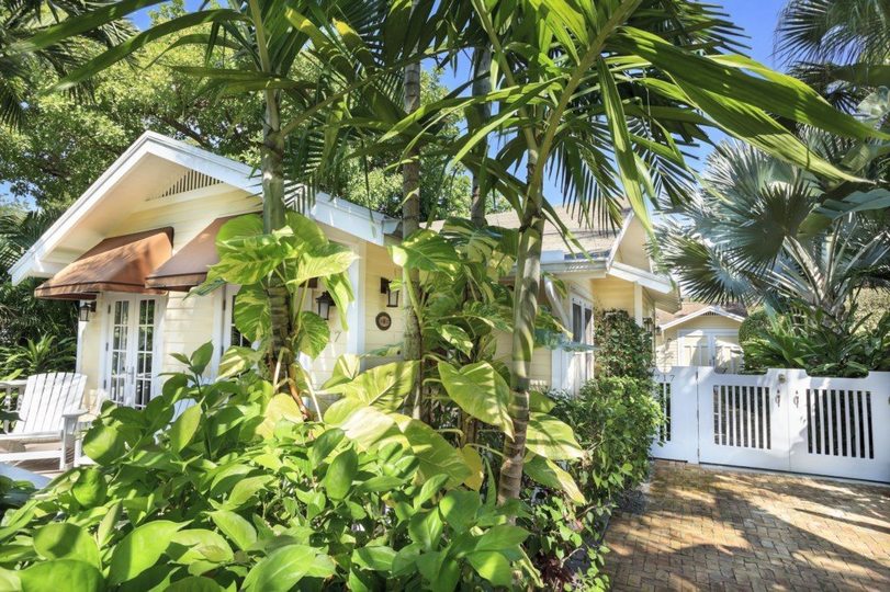Čudovita vila z bazenom v slogu lagune v West Palm Beachu, vila West Palm Beach 1183