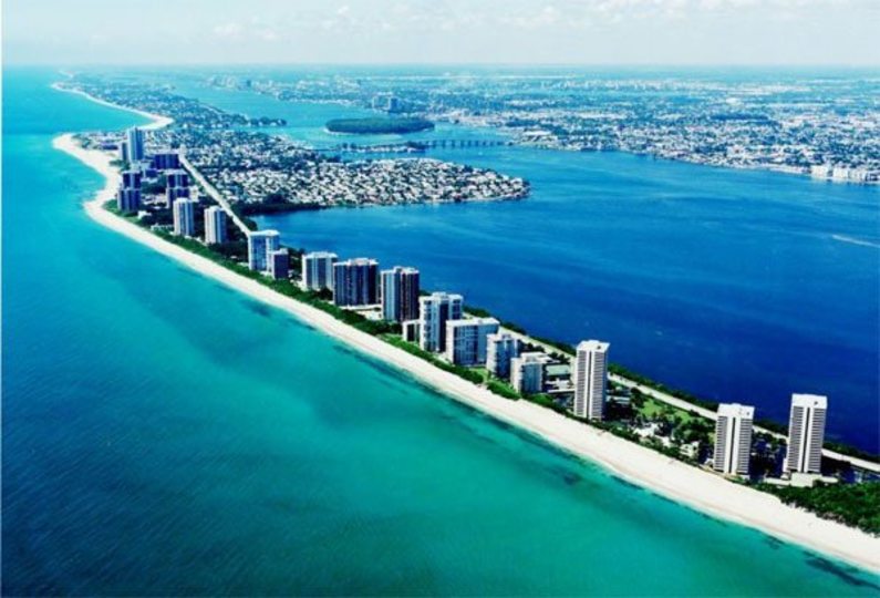 Čudovita vila z bazenom v slogu lagune v West Palm Beachu, vila West Palm Beach 1183