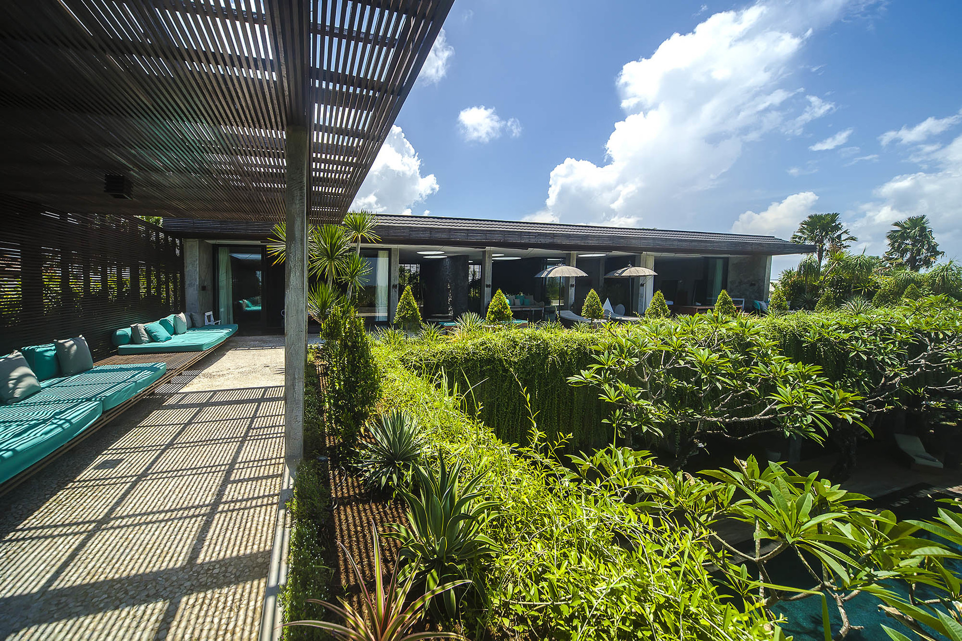 Končno lahko vi in vaša družina najamete luksuzno vilo z neverjetnim osebjem, Bali Villa 1028