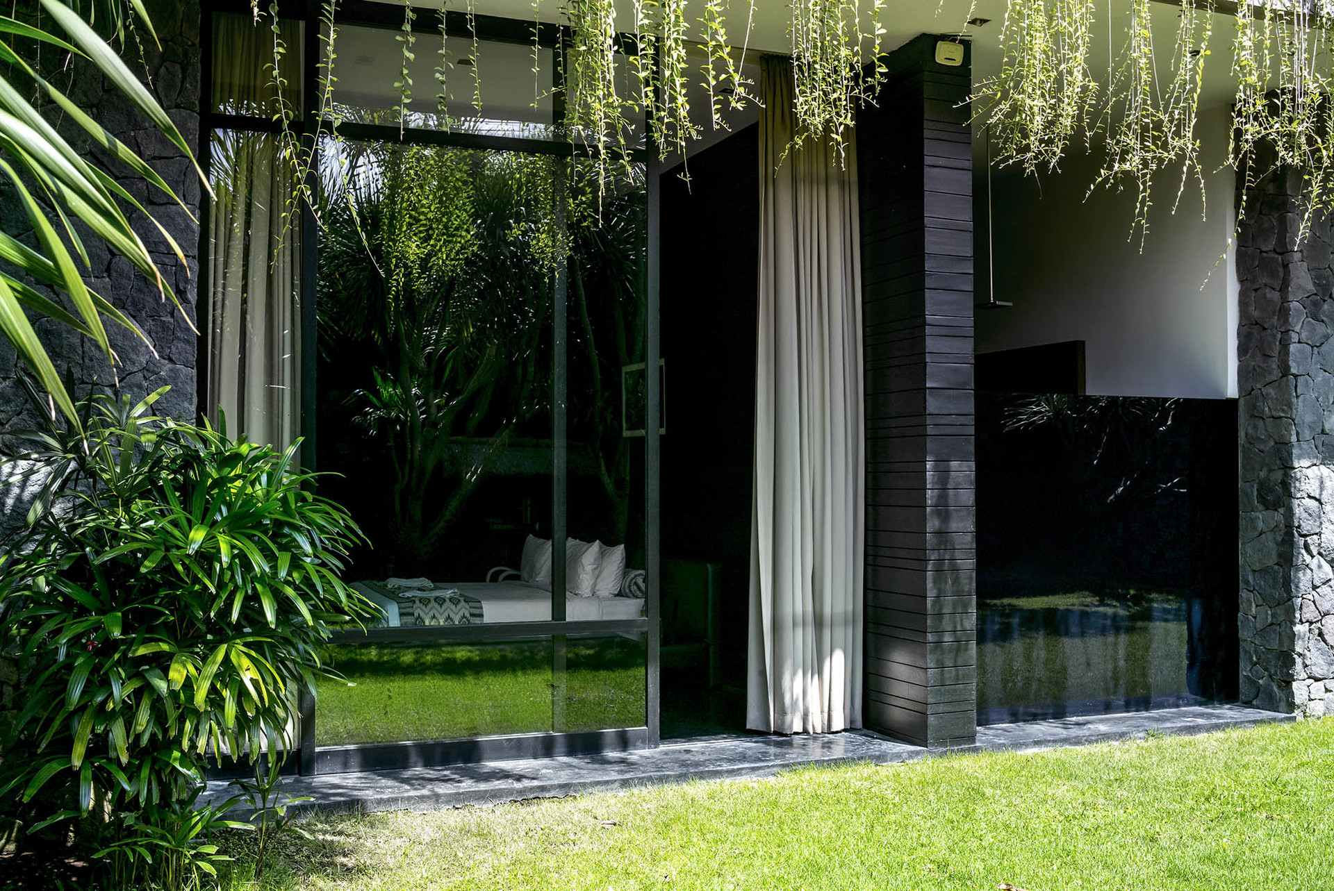 Končno lahko vi in vaša družina najamete luksuzno vilo z neverjetnim osebjem, Bali Villa 1028