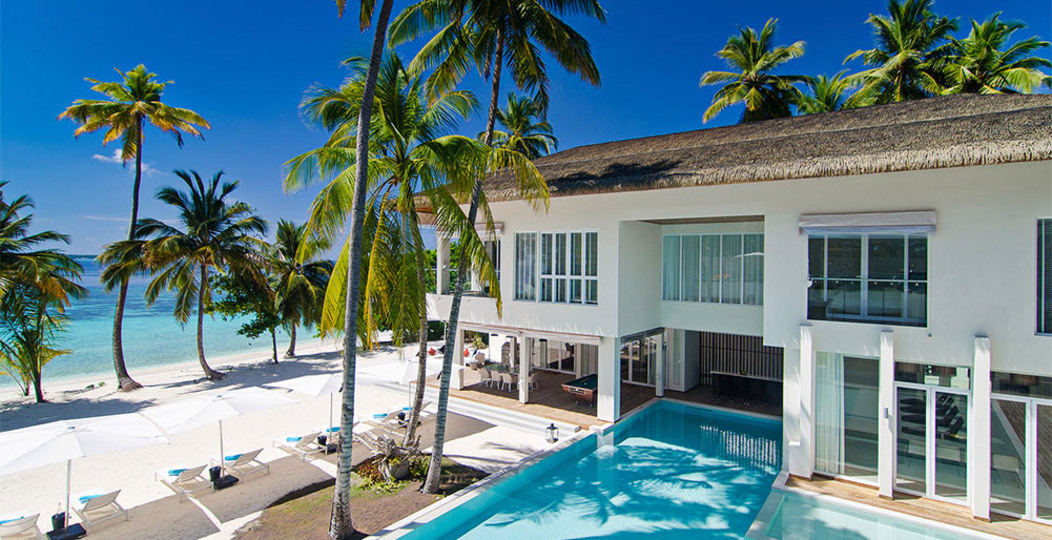 Vam in vaši družini bo všeč ta izjemno luksuzna vila na Maldivih z 24-urnim vratarjem, polnim osebjem in zasebnim kuharjem, Amilla Villa Estate