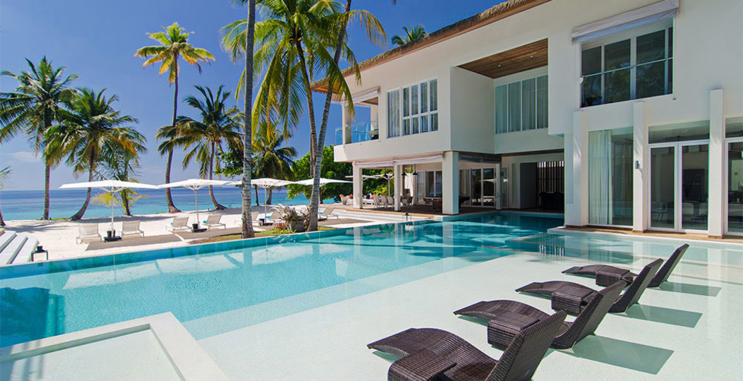 Vam in vaši družini bo všeč ta izjemno luksuzna vila na Maldivih z 24-urnim vratarjem, polnim osebjem in zasebnim kuharjem, Amilla Villa Estate