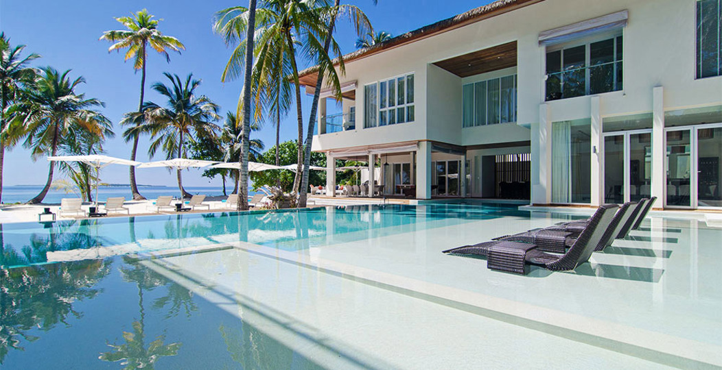 Vam in vaši družini bo všeč ta izjemno luksuzna vila na Maldivih z 24-urnim vratarjem, polnim osebjem in zasebnim kuharjem, Amilla Villa Estate