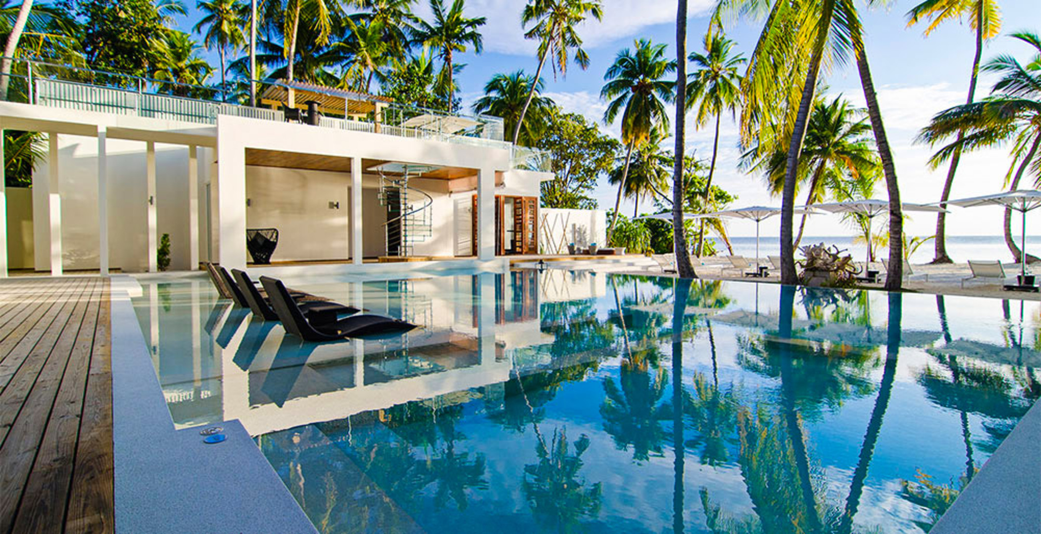 Vam in vaši družini bo všeč ta izjemno luksuzna vila na Maldivih z 24-urnim vratarjem, polnim osebjem in zasebnim kuharjem, Amilla Villa Estate