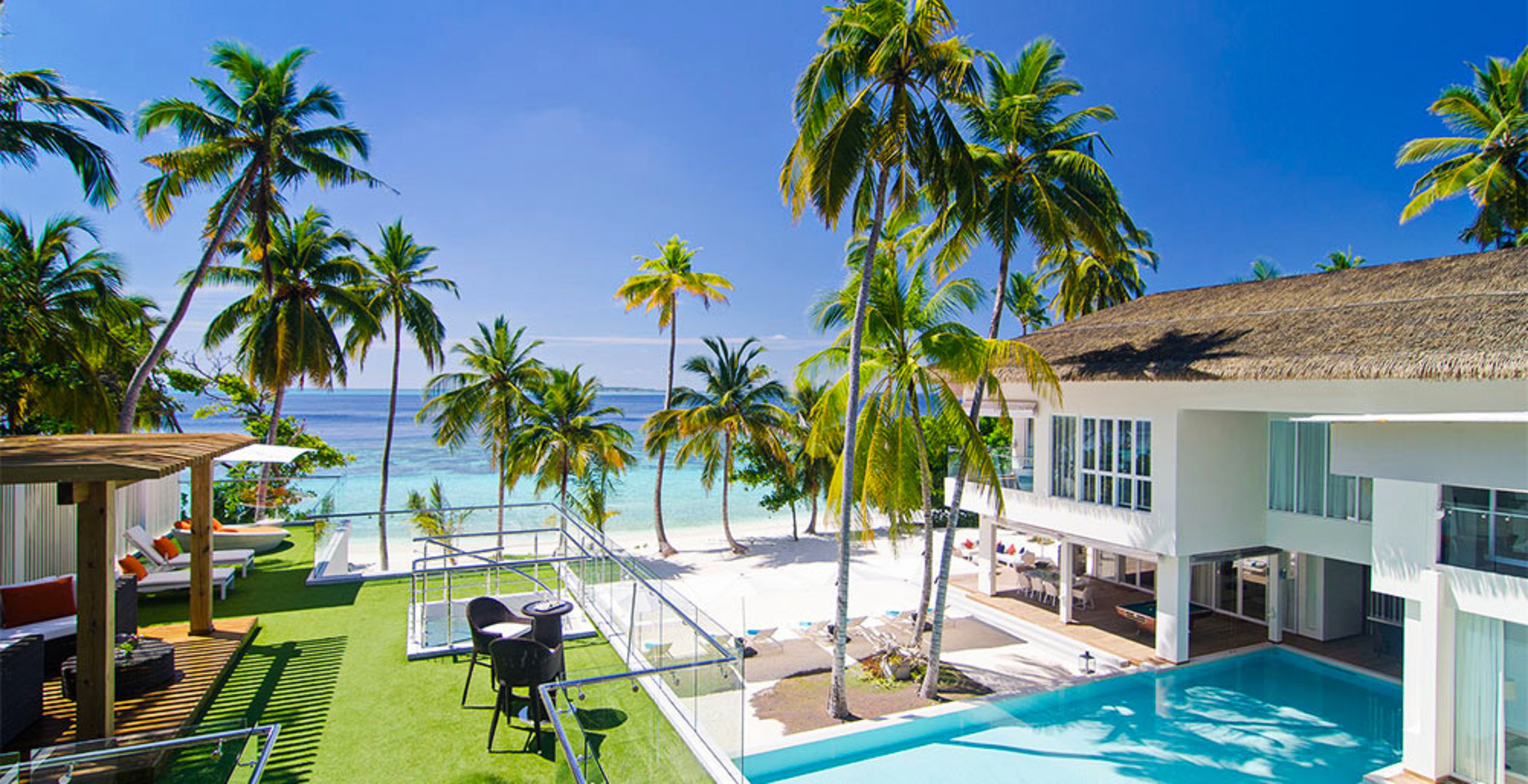 Vam in vaši družini bo všeč ta izjemno luksuzna vila na Maldivih z 24-urnim vratarjem, polnim osebjem in zasebnim kuharjem, Amilla Villa Estate