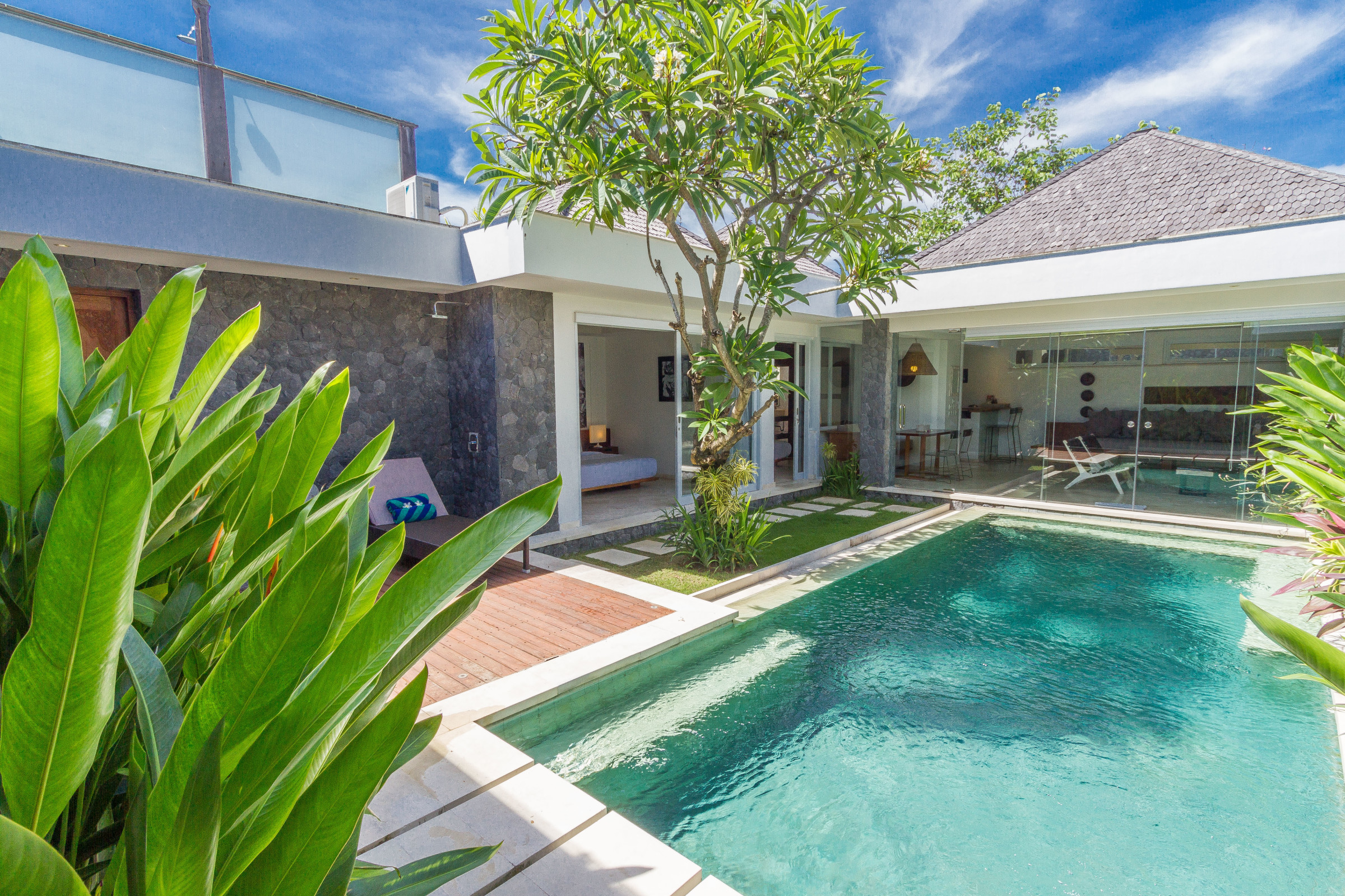 Kako najeti lastno zasebno luksuzno počitniško vilo v Seminyaku za manj kot osnovni hotel, Bali Villa 1146