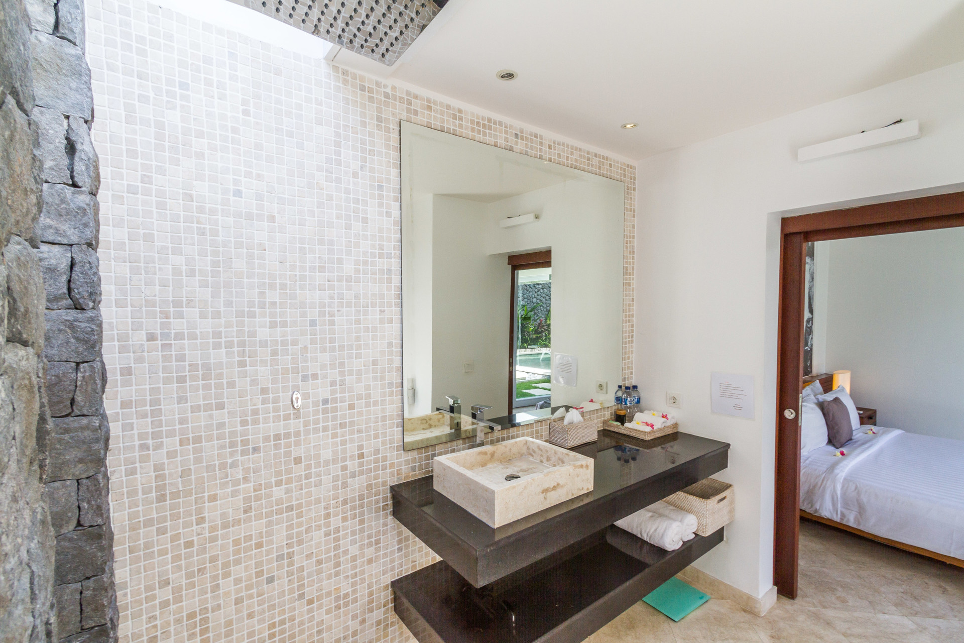 Kako najeti lastno zasebno luksuzno počitniško vilo v Seminyaku za manj kot osnovni hotel, Bali Villa 1146
