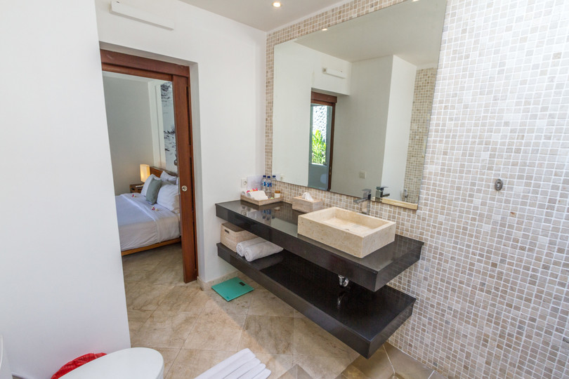 Kako najeti lastno zasebno luksuzno počitniško vilo v Seminyaku za manj kot osnovni hotel, Bali Villa 1146