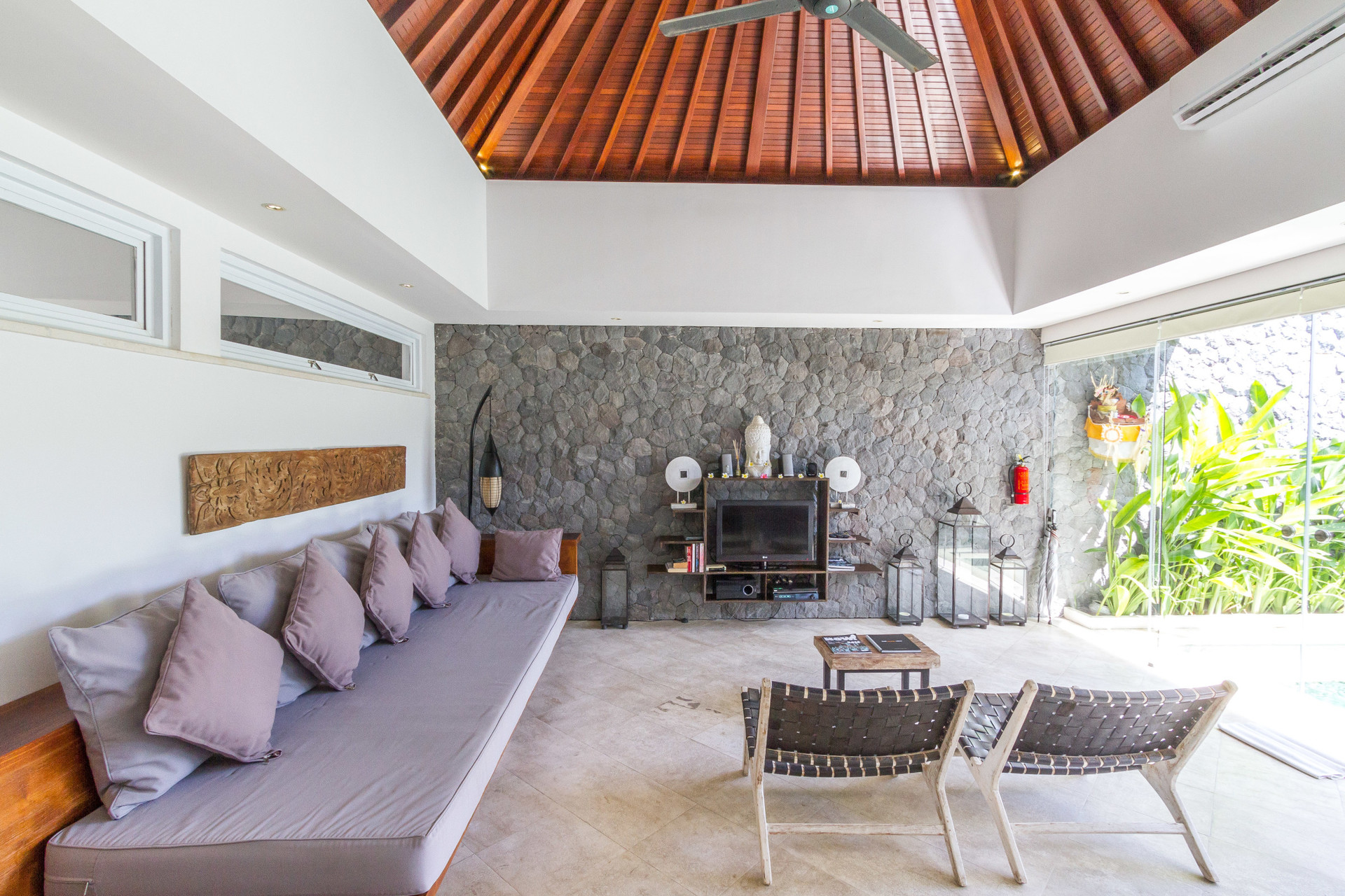 Kako najeti lastno zasebno luksuzno počitniško vilo v Seminyaku za manj kot osnovni hotel, Bali Villa 1146