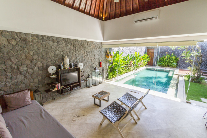 Kako najeti lastno zasebno luksuzno počitniško vilo v Seminyaku za manj kot osnovni hotel, Bali Villa 1146
