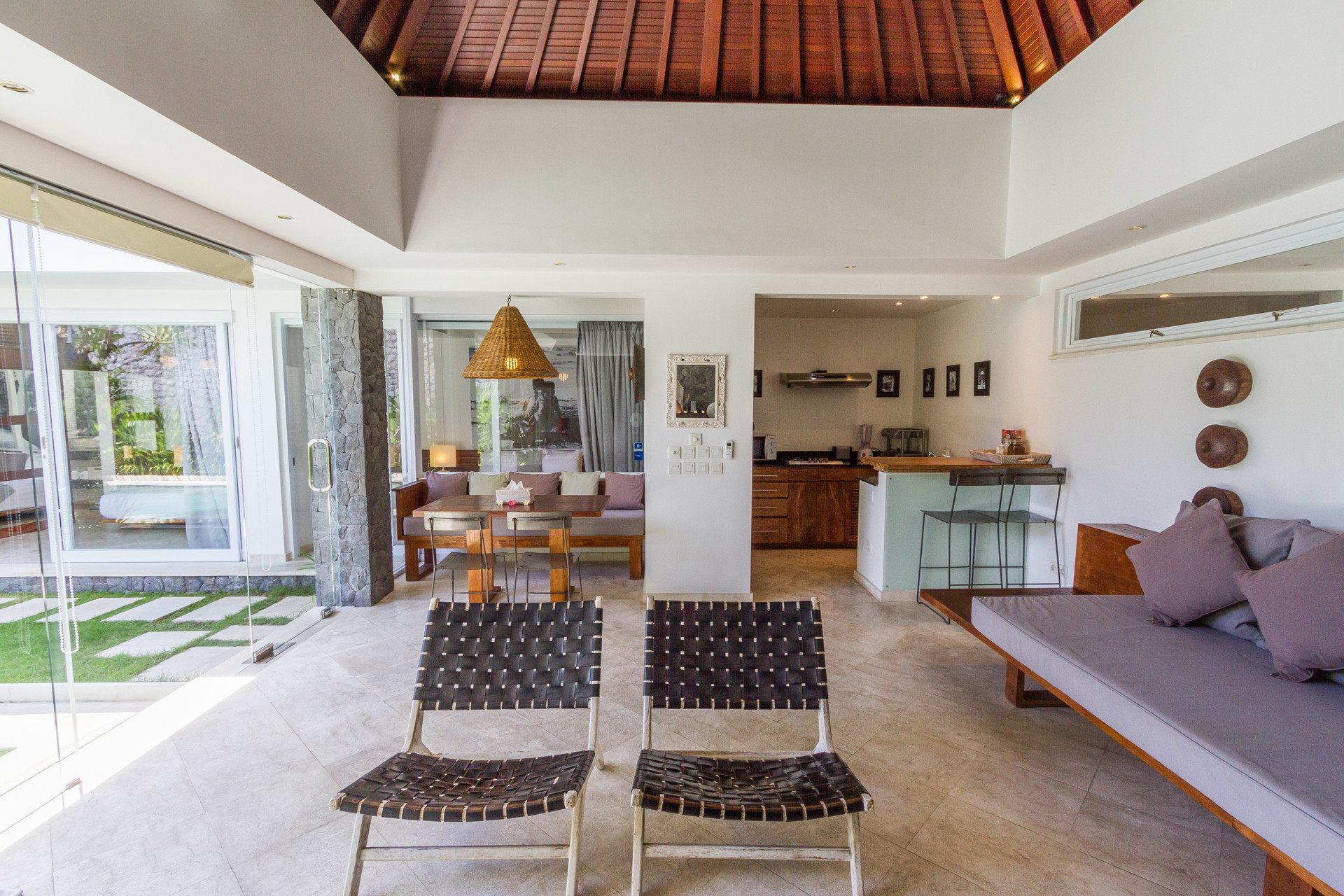 Kako najeti lastno zasebno luksuzno počitniško vilo v Seminyaku za manj kot osnovni hotel, Bali Villa 1146