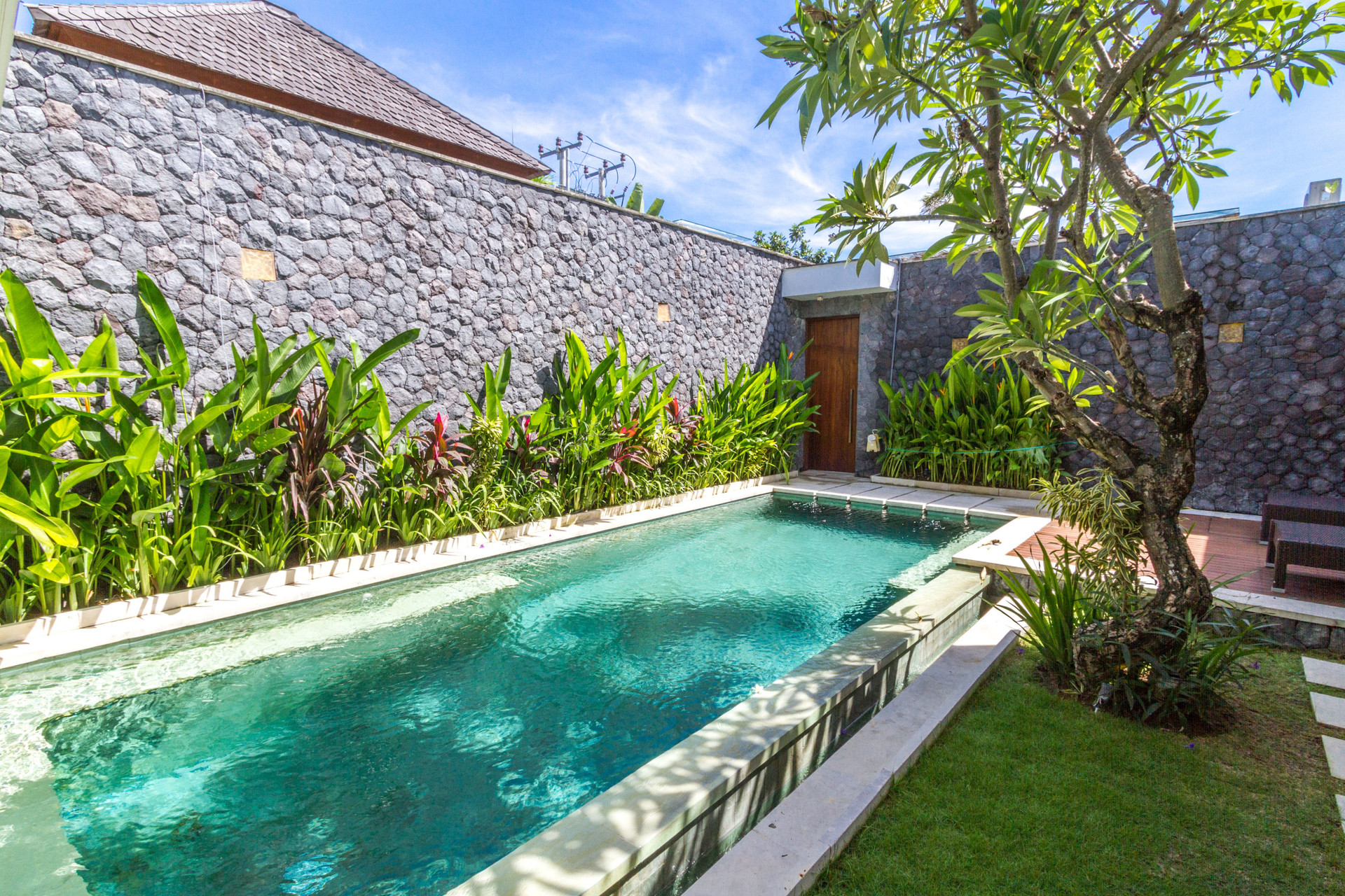 Kako najeti lastno zasebno luksuzno počitniško vilo v Seminyaku za manj kot osnovni hotel, Bali Villa 1146