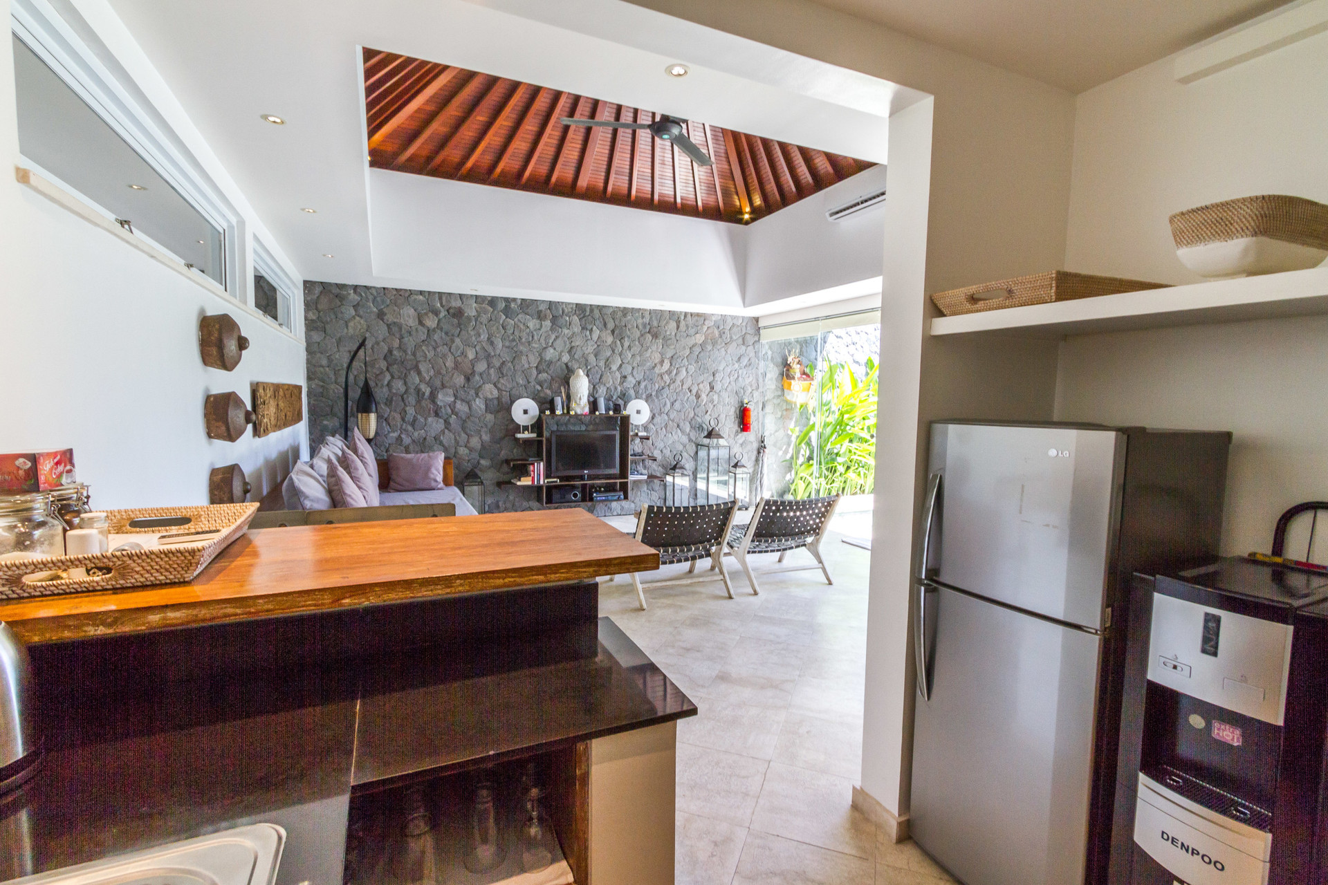 Kako najeti lastno zasebno luksuzno počitniško vilo v Seminyaku za manj kot osnovni hotel, Bali Villa 1146