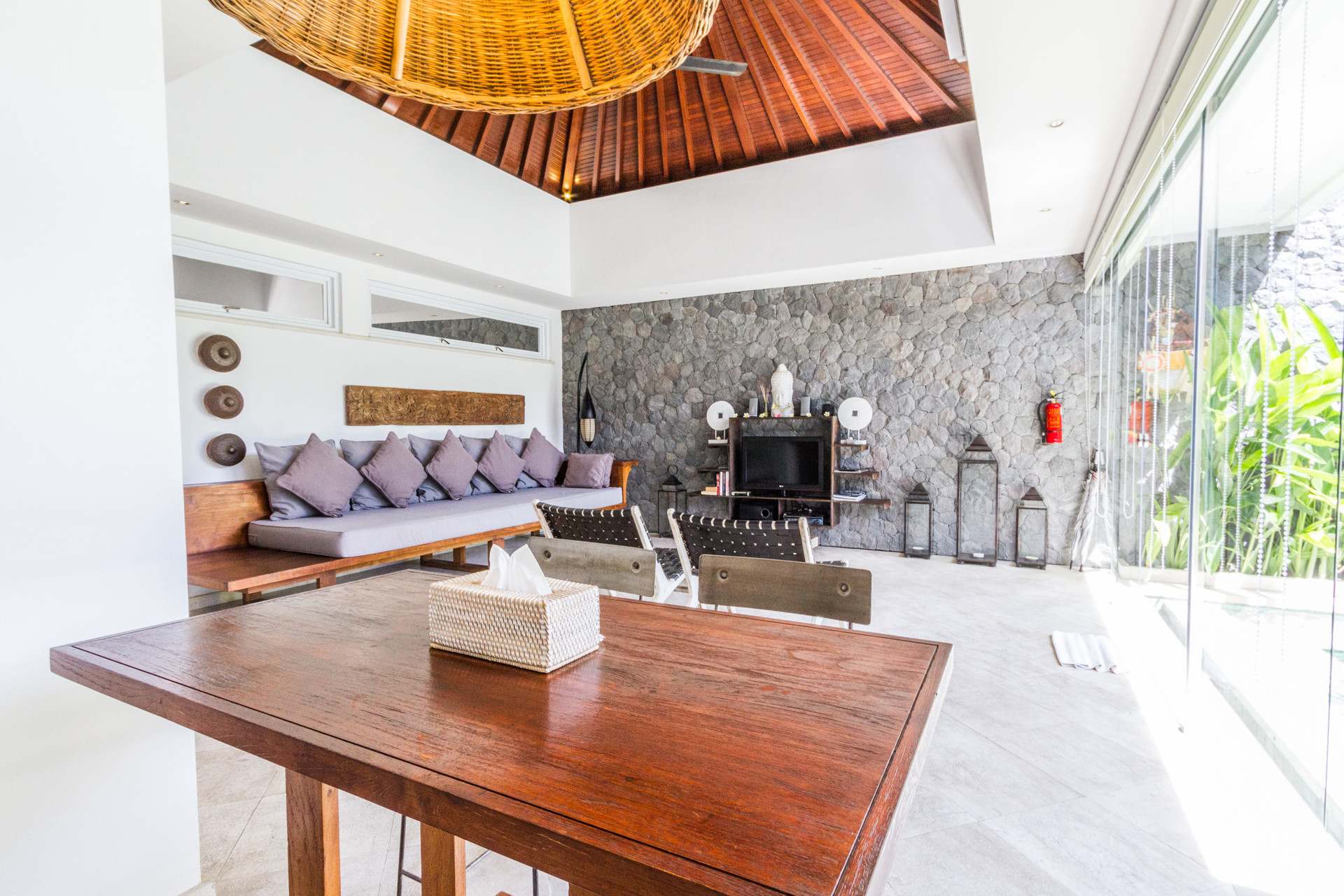Kako najeti lastno zasebno luksuzno počitniško vilo v Seminyaku za manj kot osnovni hotel, Bali Villa 1146