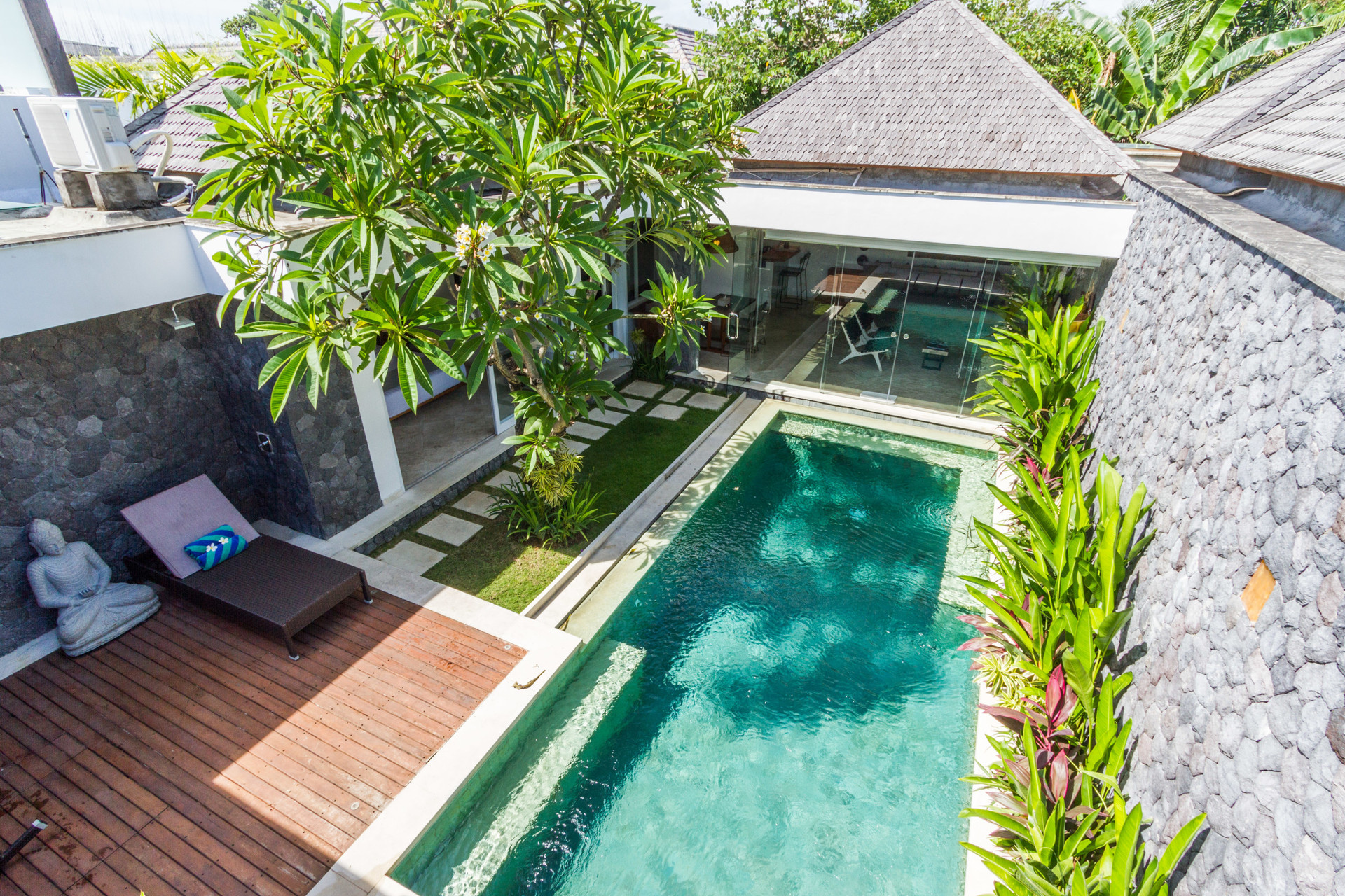 Kako najeti lastno zasebno luksuzno počitniško vilo v Seminyaku za manj kot osnovni hotel, Bali Villa 1146