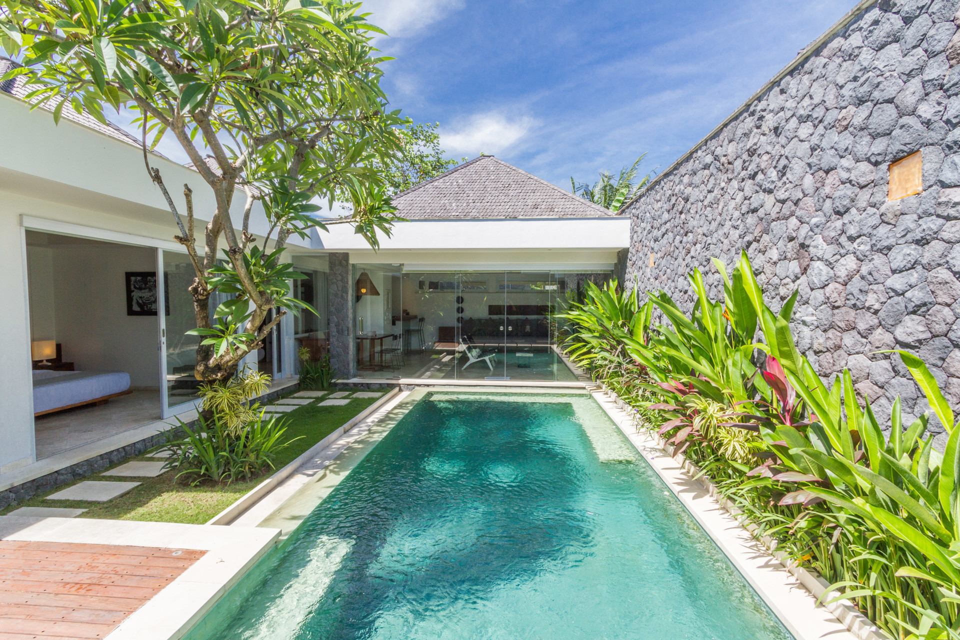 Kako najeti lastno zasebno luksuzno počitniško vilo v Seminyaku za manj kot osnovni hotel, Bali Villa 1146