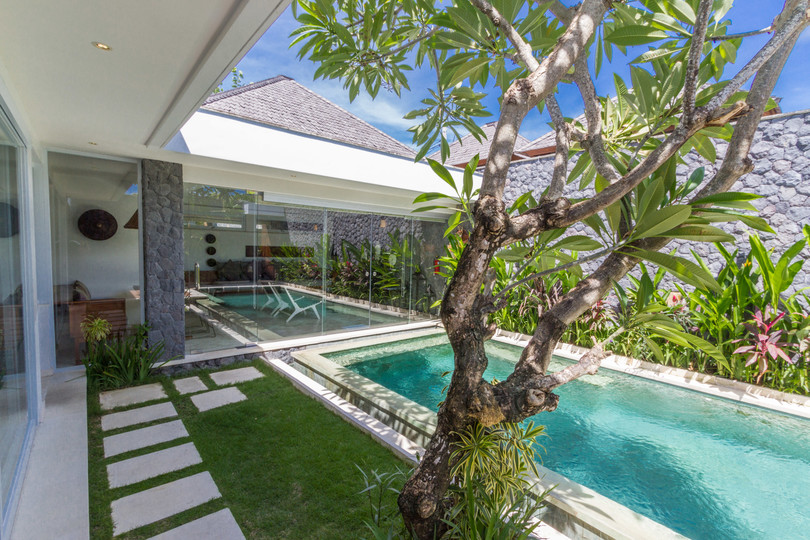 Kako najeti lastno zasebno luksuzno počitniško vilo v Seminyaku za manj kot osnovni hotel, Bali Villa 1146