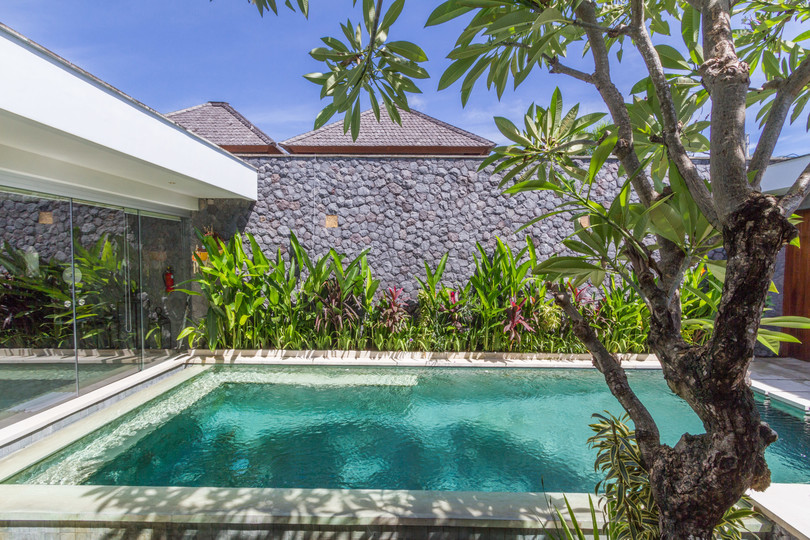 Kako najeti lastno zasebno luksuzno počitniško vilo v Seminyaku za manj kot osnovni hotel, Bali Villa 1146