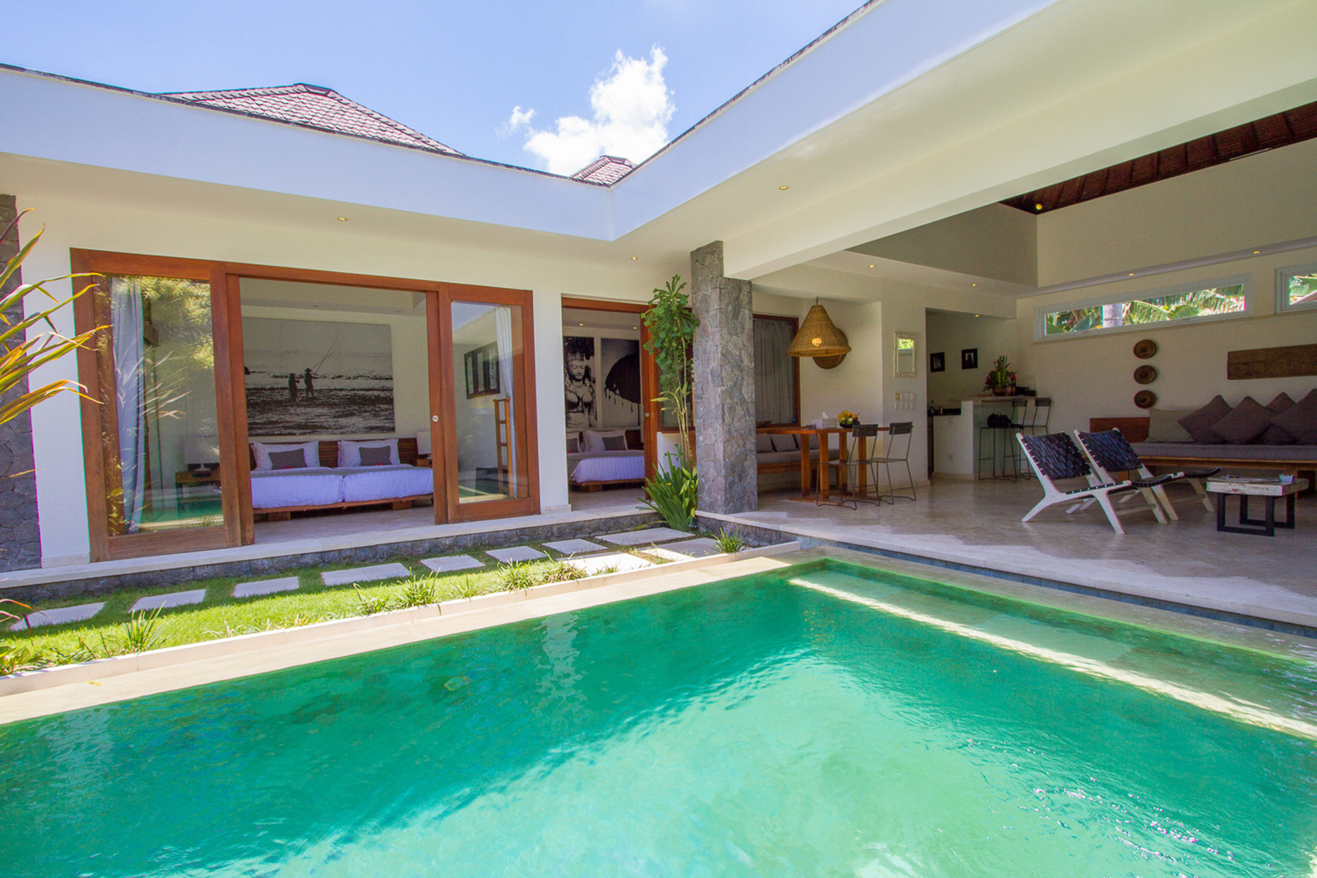 Predstavljajte si najem luksuzne počitniške vile z 2 spalnicama v bližini glavnih znamenitosti Seminyaka, Bali Villa 1147