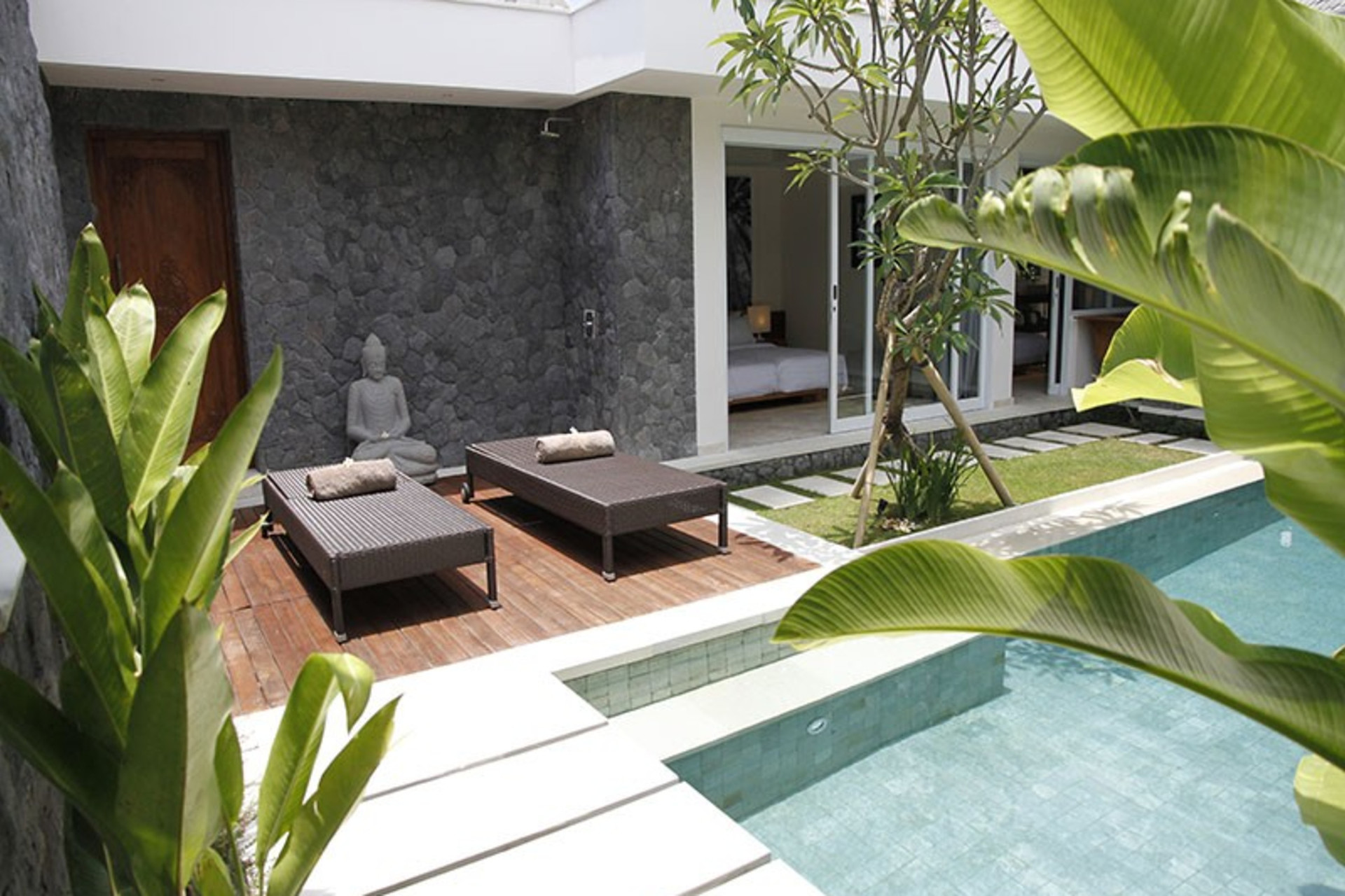 Predstavljajte si najem luksuzne počitniške vile z 2 spalnicama v bližini glavnih znamenitosti Seminyaka, Bali Villa 1147