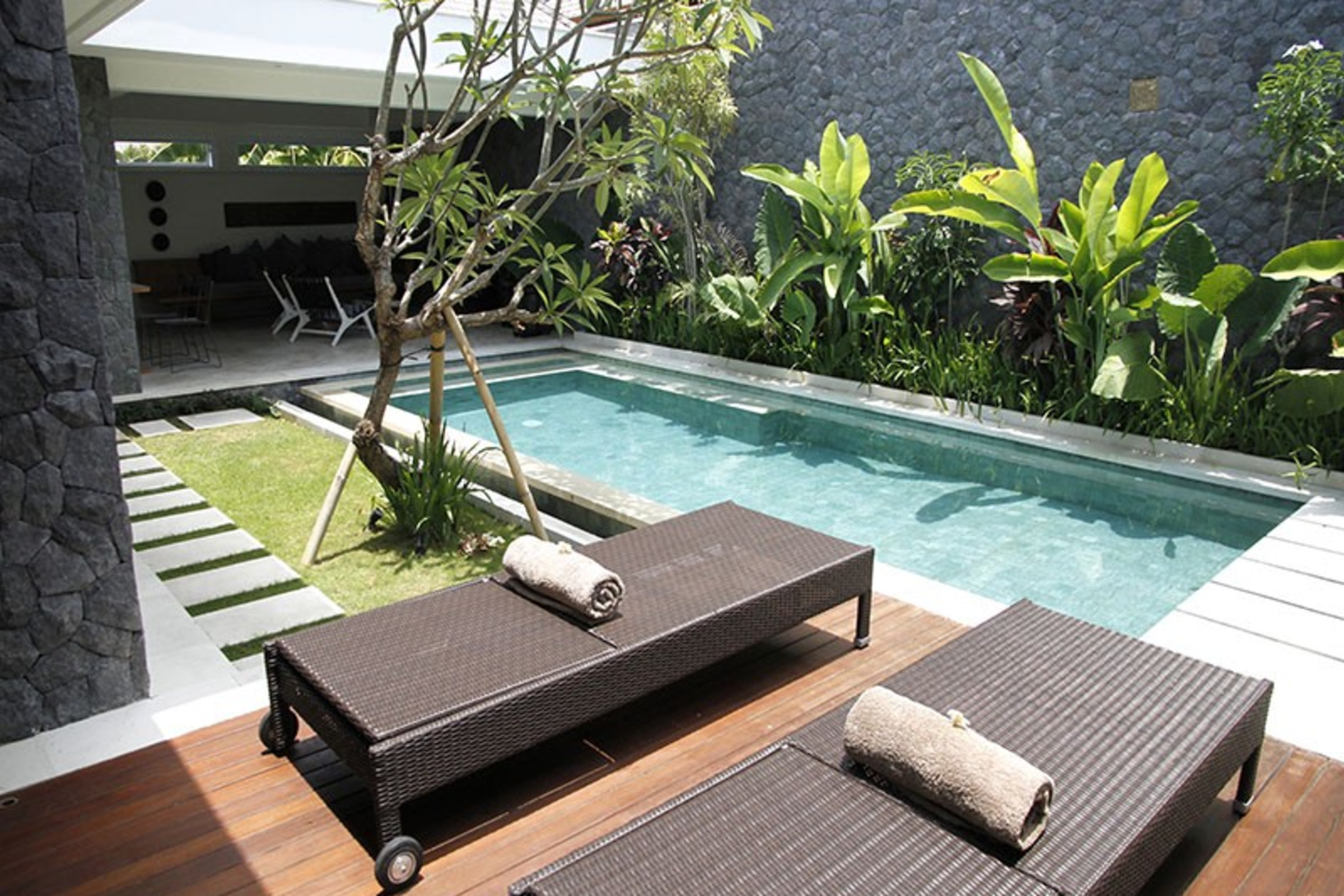 Predstavljajte si najem luksuzne počitniške vile z 2 spalnicama v bližini glavnih znamenitosti Seminyaka, Bali Villa 1147