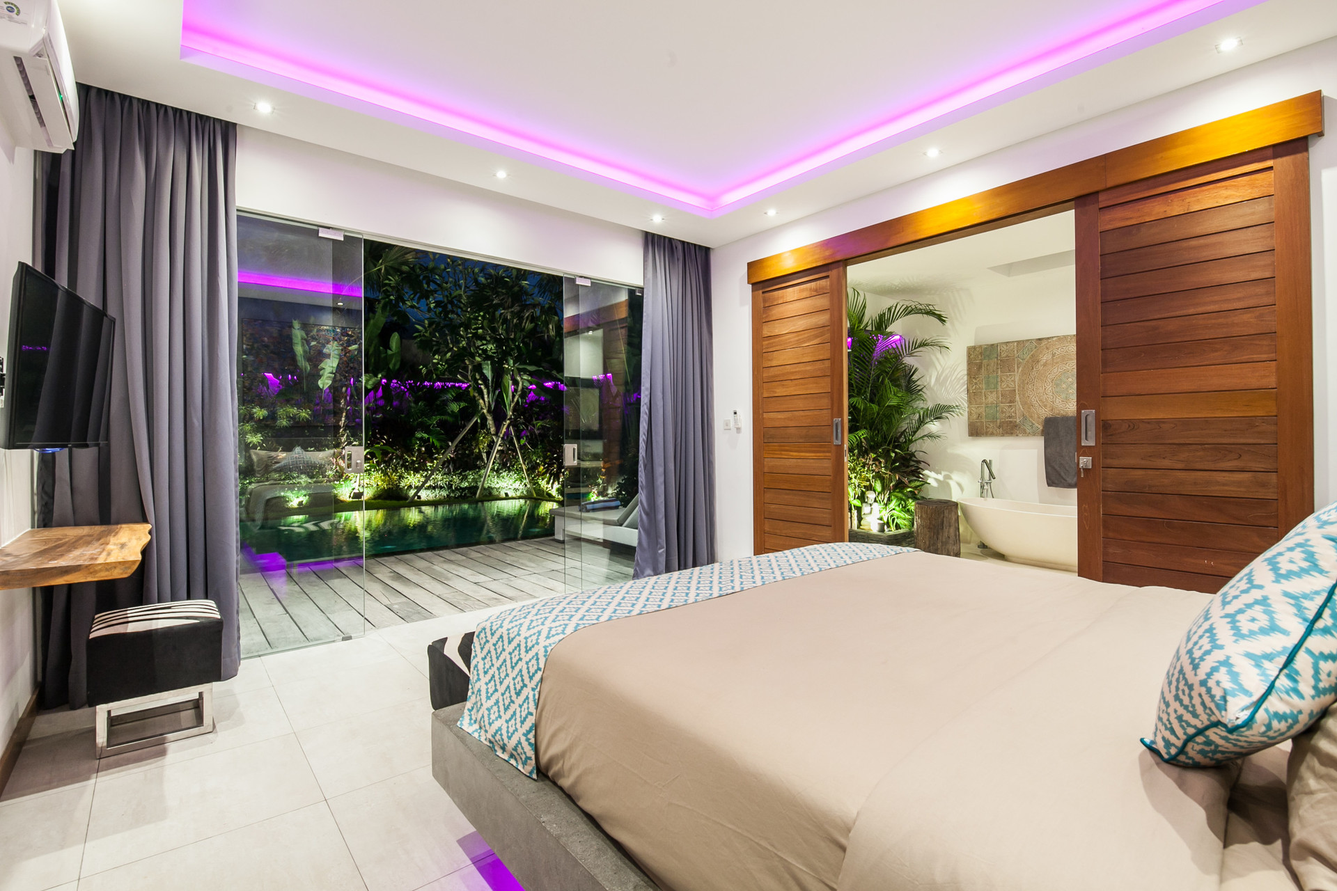 Slika uživanja v luksuznih počitnicah v vili s 5 zvezdicami v Seminyaku, za manj kot standardno hotelsko ceno, Bali Villa 1149