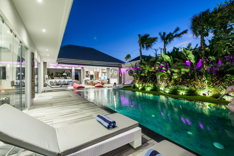 Slika uživanja v luksuznih počitnicah v vili s 5 zvezdicami v Seminyaku, za manj kot standardno hotelsko ceno, Bali Villa 1149