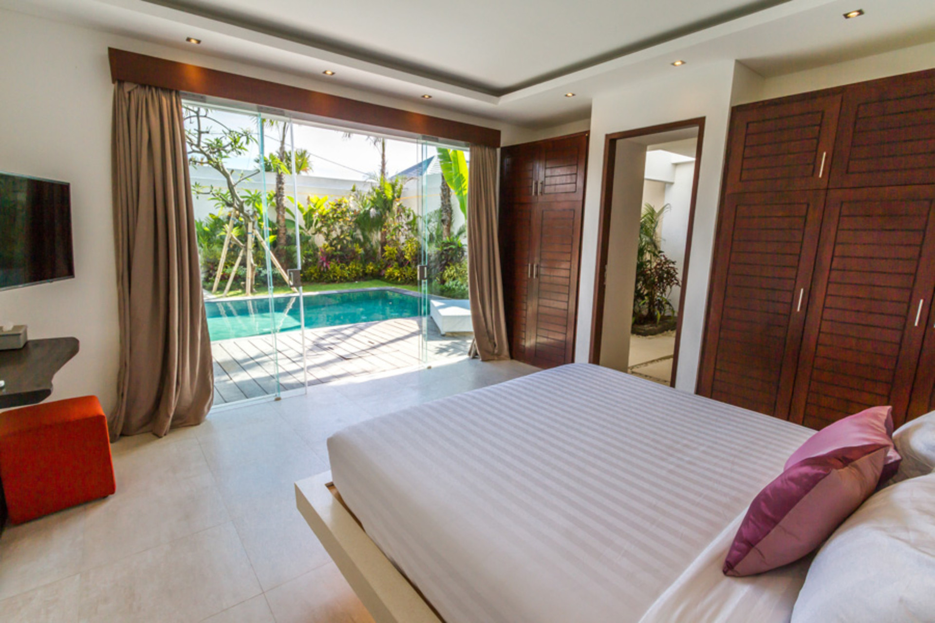 Končno najemite svojo lastno zasebno vilo s 5 zvezdicami v Seminyaku po ugodni ceni, Bali Villa 1155