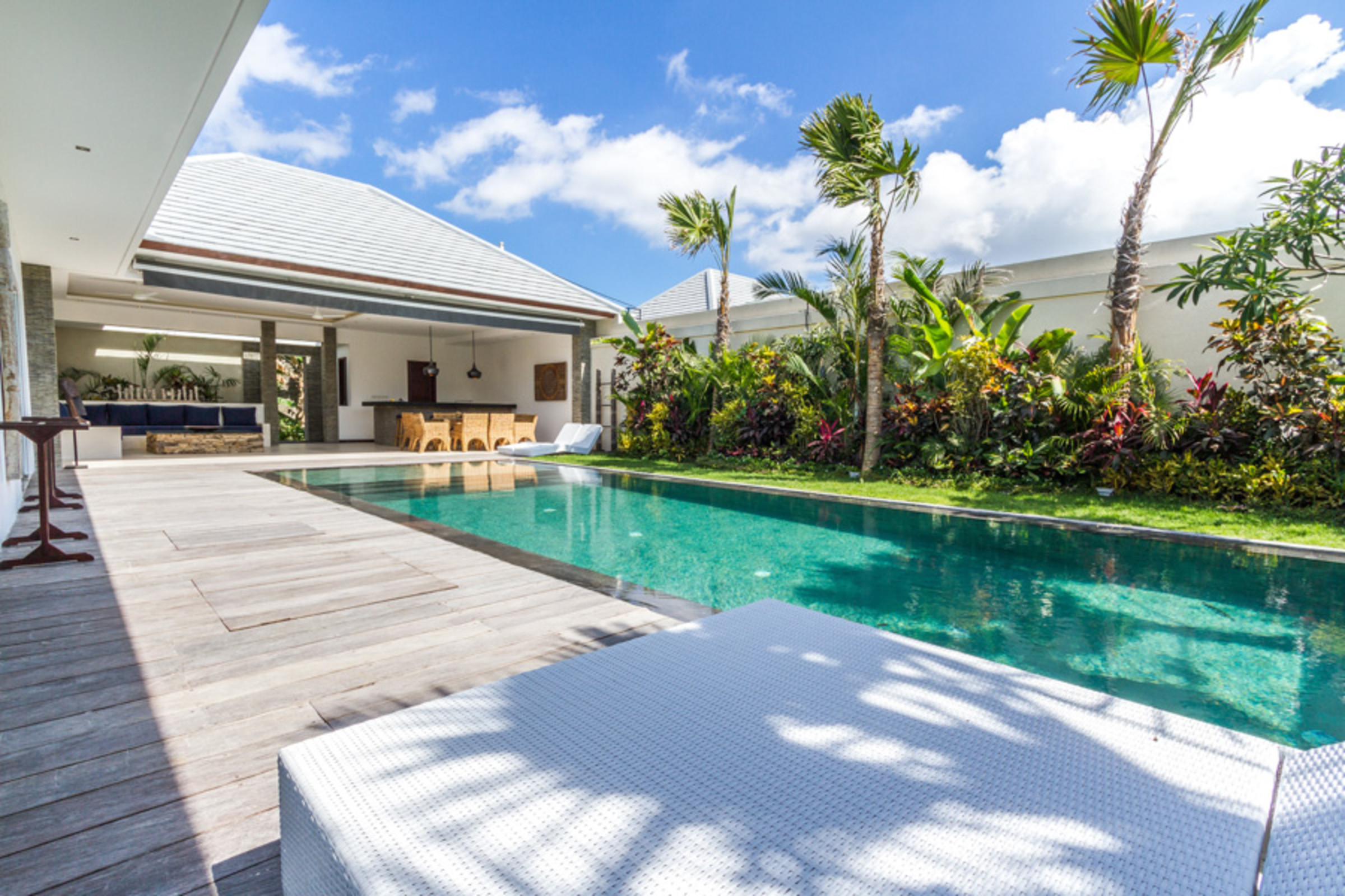 Popoln vodnik za najem vaše ekskluzivne počitniške vile v Seminyaku z zasebnim bazenom in polnim osebjem, Bali Villa 1156