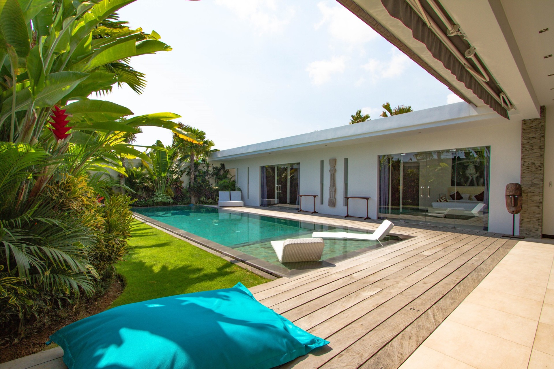Popoln vodnik za najem vaše ekskluzivne počitniške vile v Seminyaku z zasebnim bazenom in polnim osebjem, Bali Villa 1156