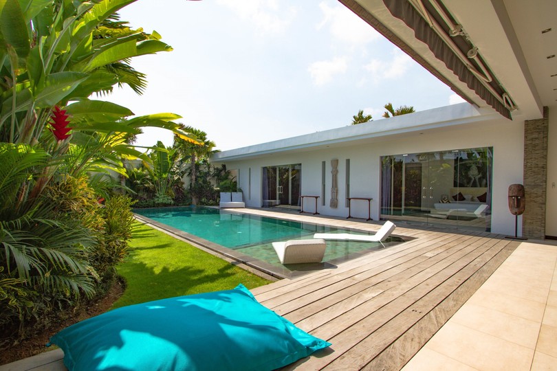 Popoln vodnik za najem vaše ekskluzivne počitniške vile v Seminyaku z zasebnim bazenom in polnim osebjem, Bali Villa 1156
