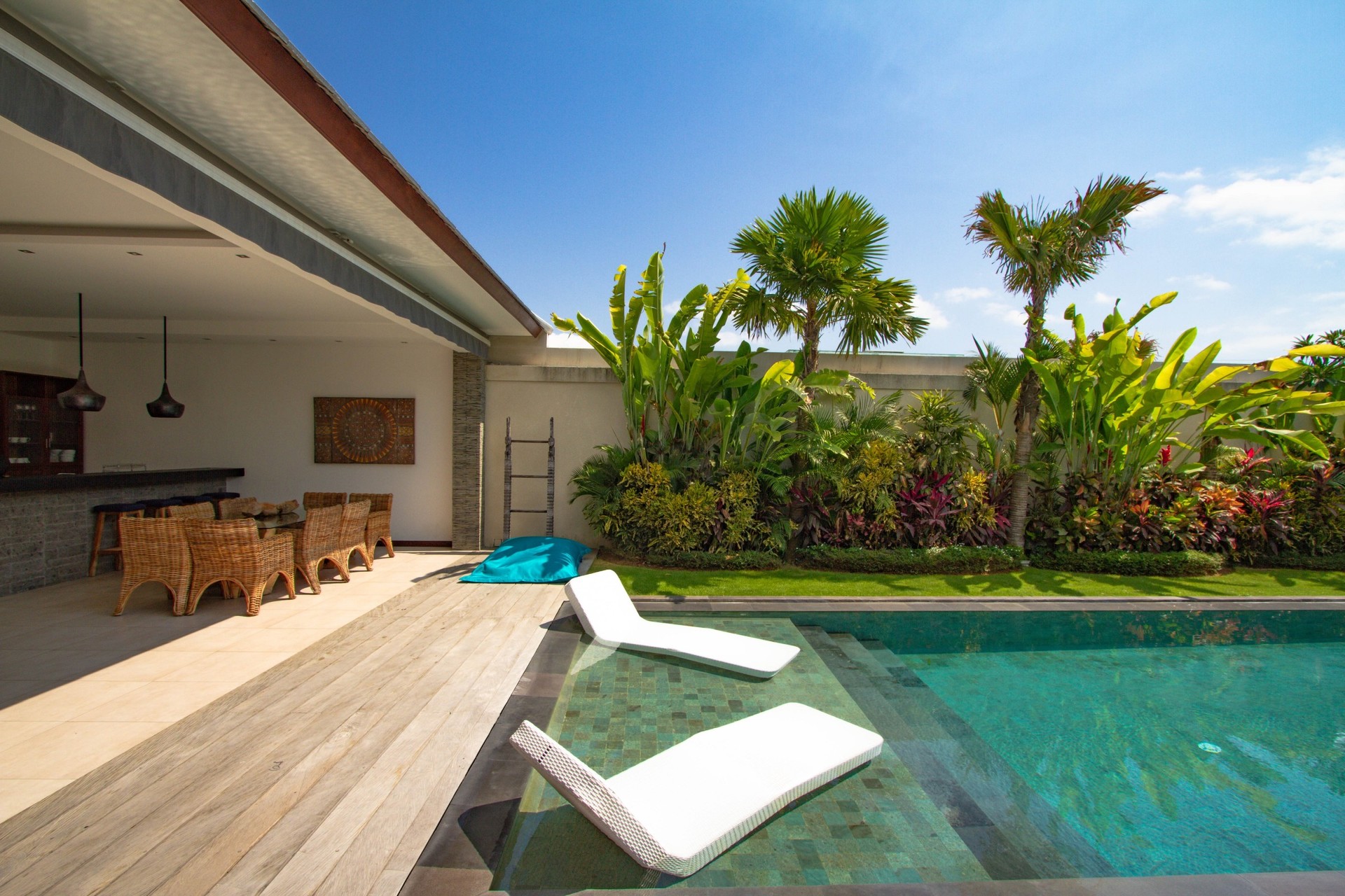 Popoln vodnik za najem vaše ekskluzivne počitniške vile v Seminyaku z zasebnim bazenom in polnim osebjem, Bali Villa 1156