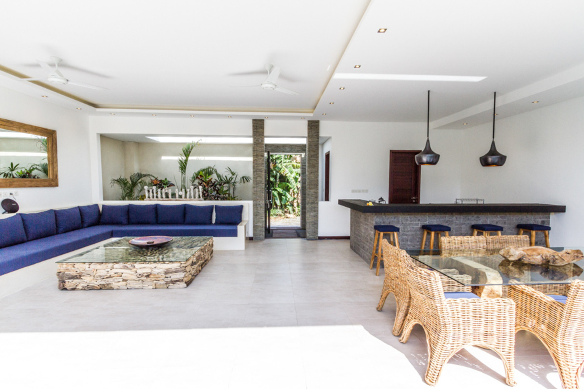 Popoln vodnik za najem vaše ekskluzivne počitniške vile v Seminyaku z zasebnim bazenom in polnim osebjem, Bali Villa 1156
