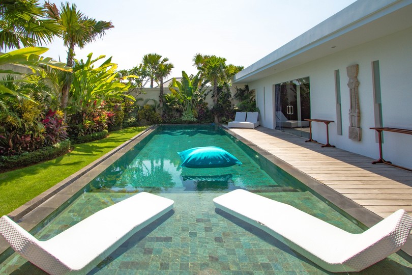 Popoln vodnik za najem vaše ekskluzivne počitniške vile v Seminyaku z zasebnim bazenom in polnim osebjem, Bali Villa 1156