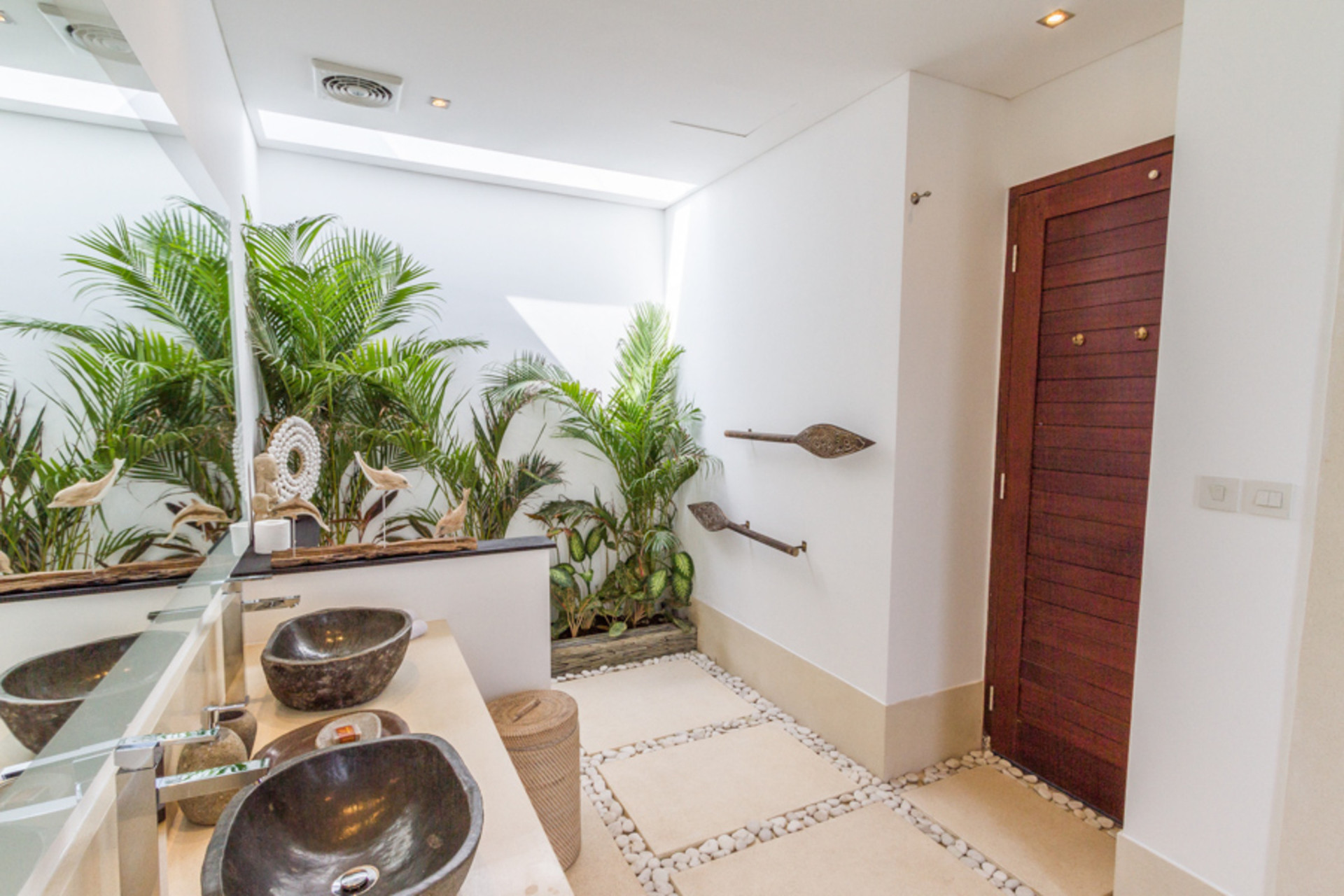 Popoln vodnik za najem vaše ekskluzivne počitniške vile v Seminyaku z zasebnim bazenom in polnim osebjem, Bali Villa 1156