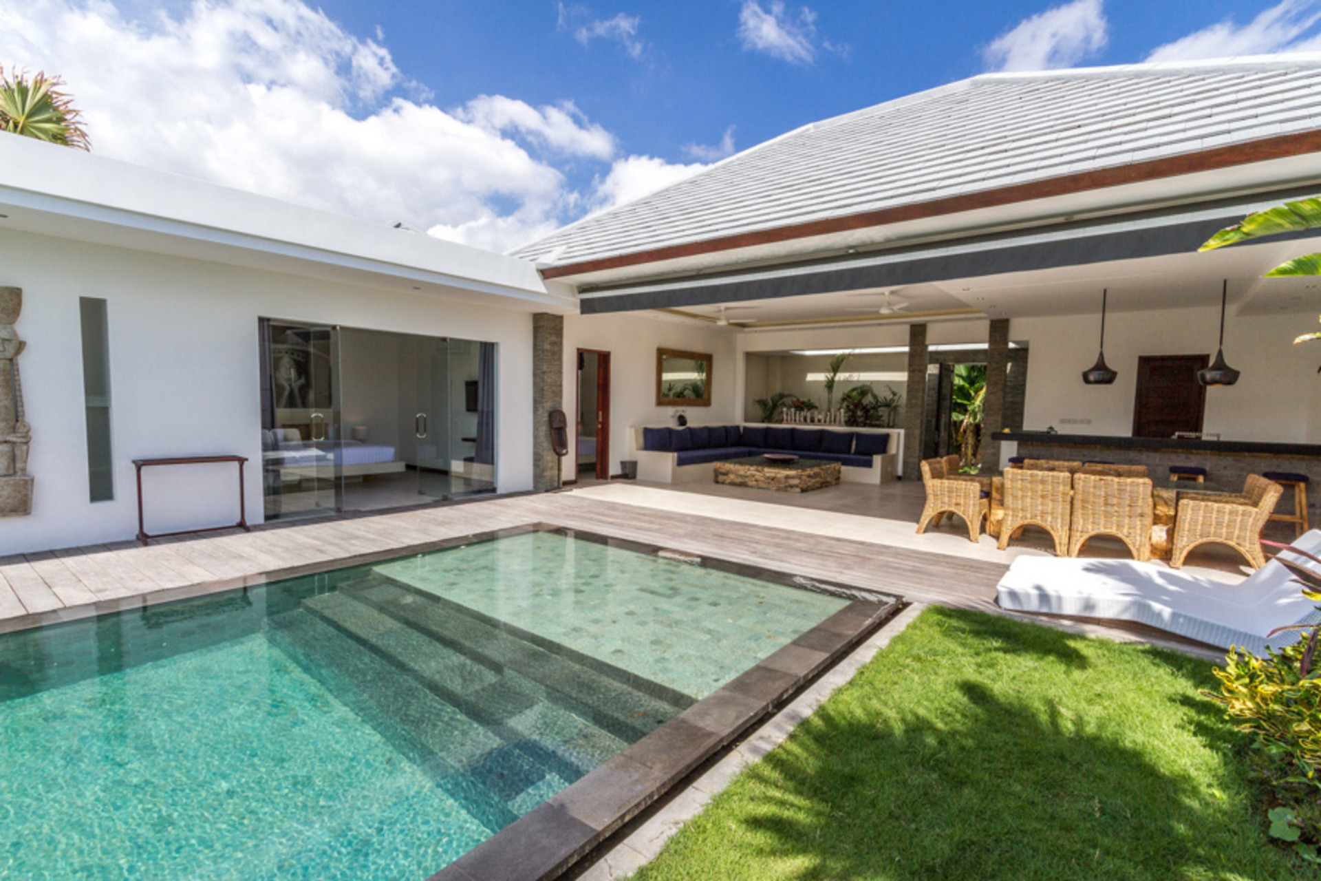 Popoln vodnik za najem vaše ekskluzivne počitniške vile v Seminyaku z zasebnim bazenom in polnim osebjem, Bali Villa 1156