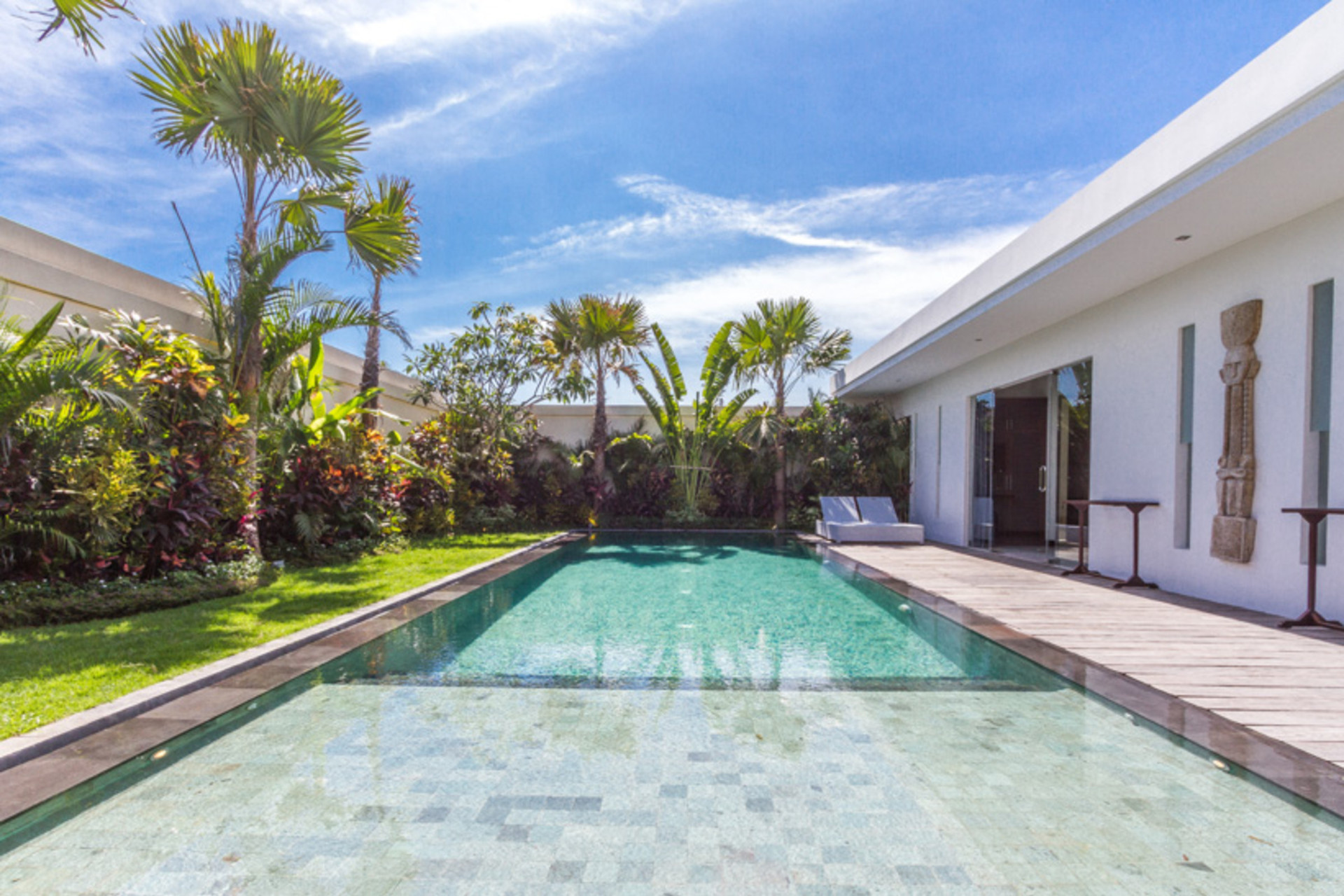 Popoln vodnik za najem vaše ekskluzivne počitniške vile v Seminyaku z zasebnim bazenom in polnim osebjem, Bali Villa 1156