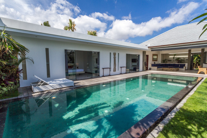 Popoln vodnik za najem vaše ekskluzivne počitniške vile v Seminyaku z zasebnim bazenom in polnim osebjem, Bali Villa 1156