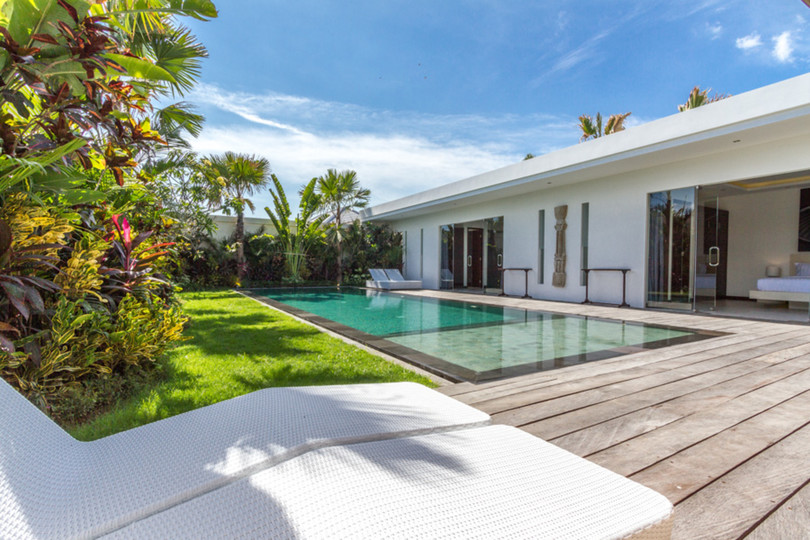 Popoln vodnik za najem vaše ekskluzivne počitniške vile v Seminyaku z zasebnim bazenom in polnim osebjem, Bali Villa 1156