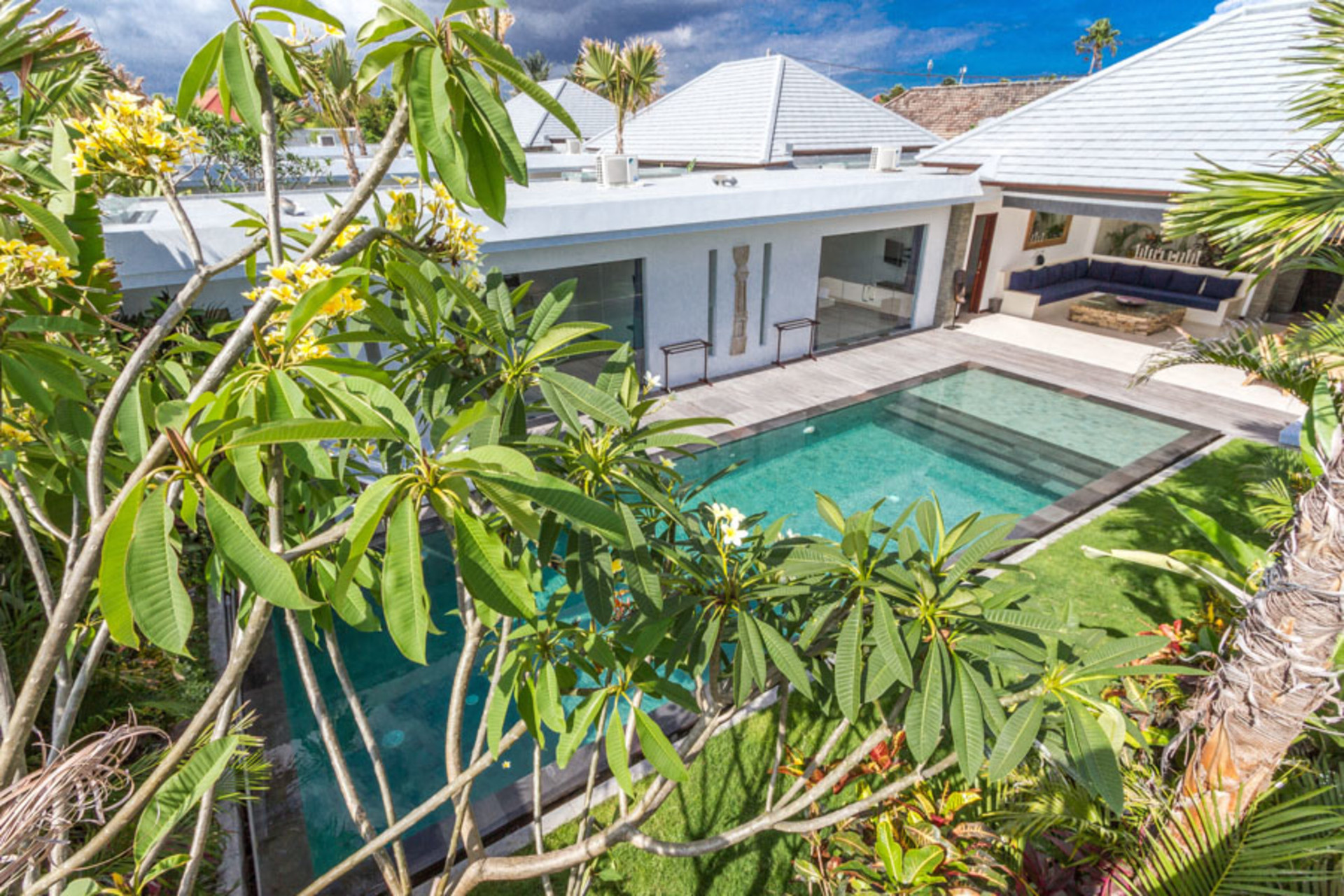 Popoln vodnik za najem vaše ekskluzivne počitniške vile v Seminyaku z zasebnim bazenom in polnim osebjem, Bali Villa 1156