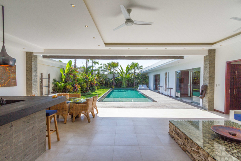 Popoln vodnik za najem vaše ekskluzivne počitniške vile v Seminyaku z zasebnim bazenom in polnim osebjem, Bali Villa 1156