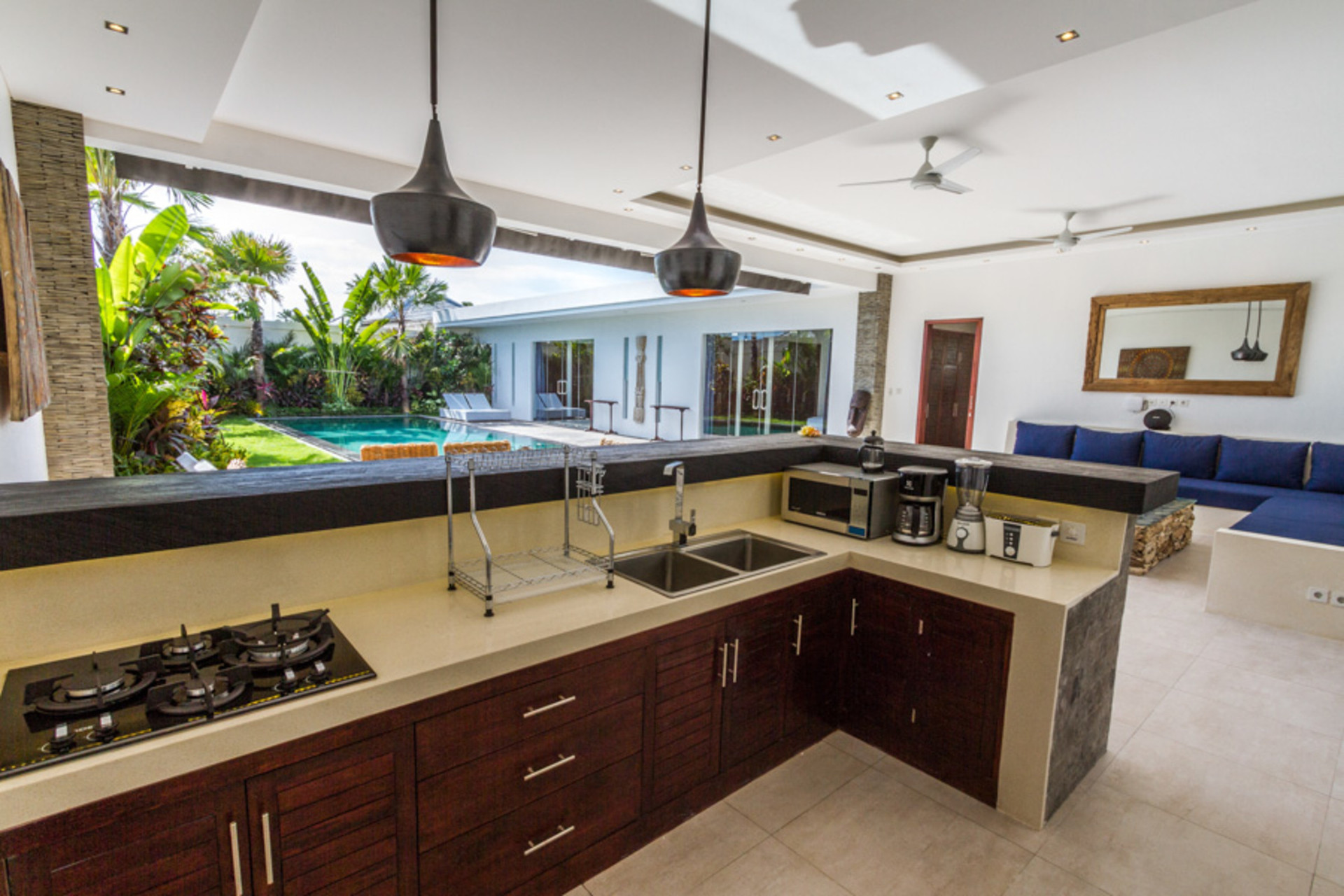 Popoln vodnik za najem vaše ekskluzivne počitniške vile v Seminyaku z zasebnim bazenom in polnim osebjem, Bali Villa 1156