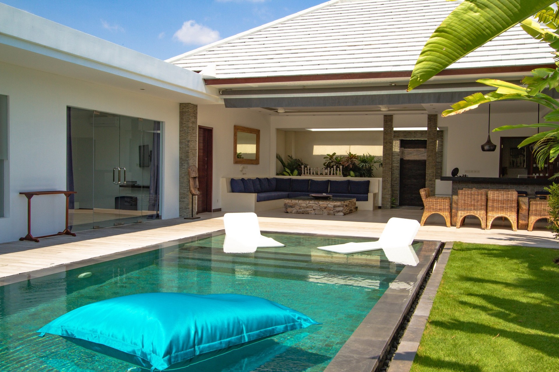 Popoln vodnik za najem vaše ekskluzivne počitniške vile v Seminyaku z zasebnim bazenom in polnim osebjem, Bali Villa 1156