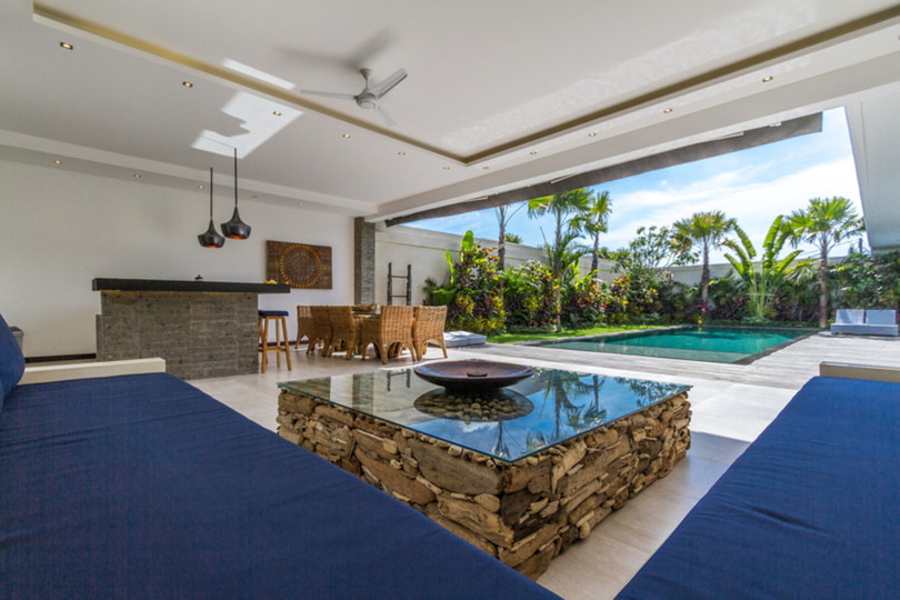 Popoln vodnik za najem vaše ekskluzivne počitniške vile v Seminyaku z zasebnim bazenom in polnim osebjem, Bali Villa 1156